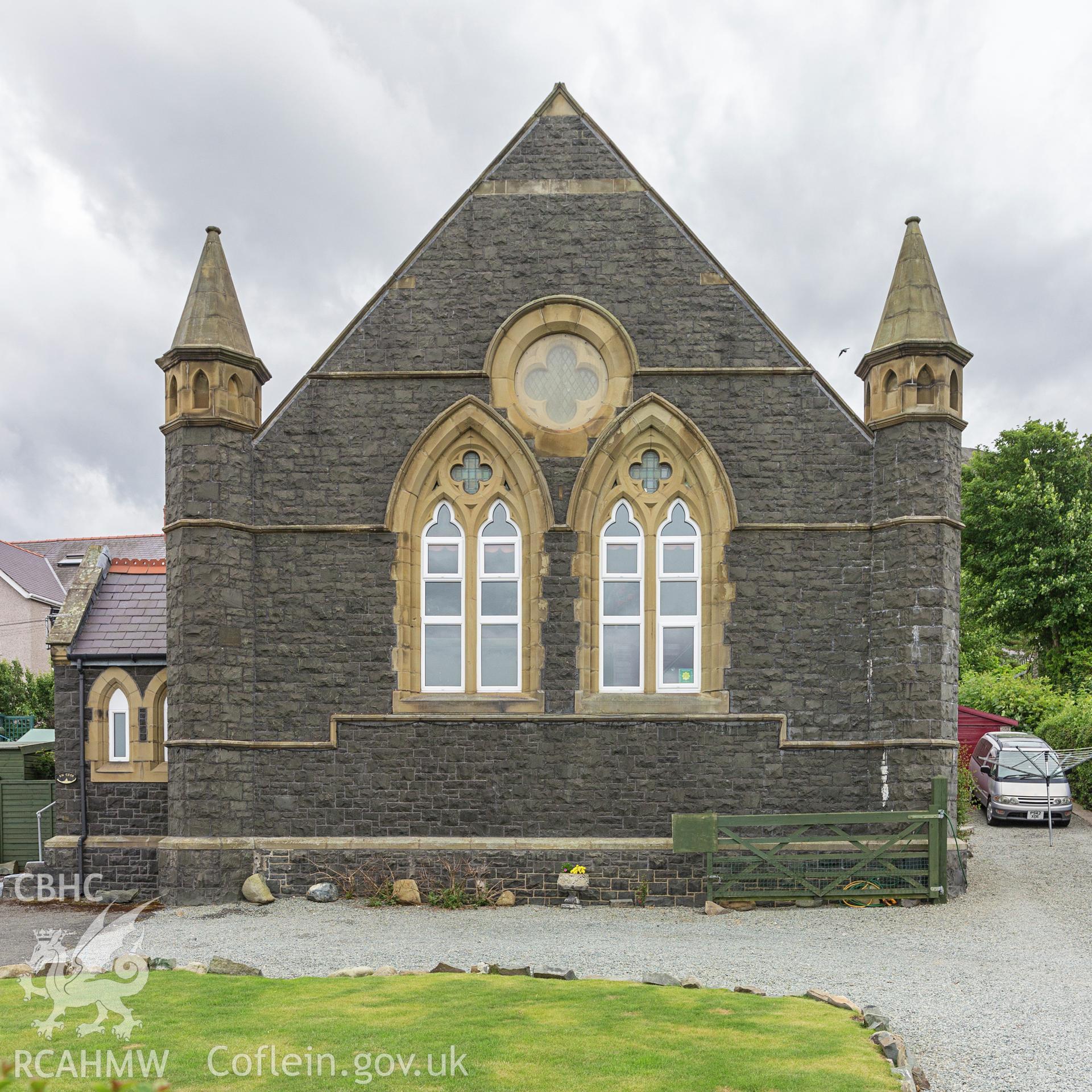 Colour photograph showing side elevation of Moriah Independent Chapel, Penmaenmawr. Photographed by Richard Barrett on 15th June 2018.