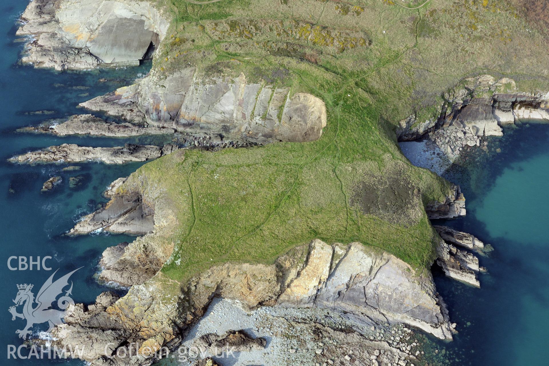 Aerial photography of Penpleidiau promontory fort taken on 27th March 2017. Baseline aerial reconnaissance survey for the CHERISH Project. ? Crown: CHERISH PROJECT 2017. Produced with EU funds through the Ireland Wales Co-operation Programme 2014-2020. All material made freely available through the Open Government Licence.