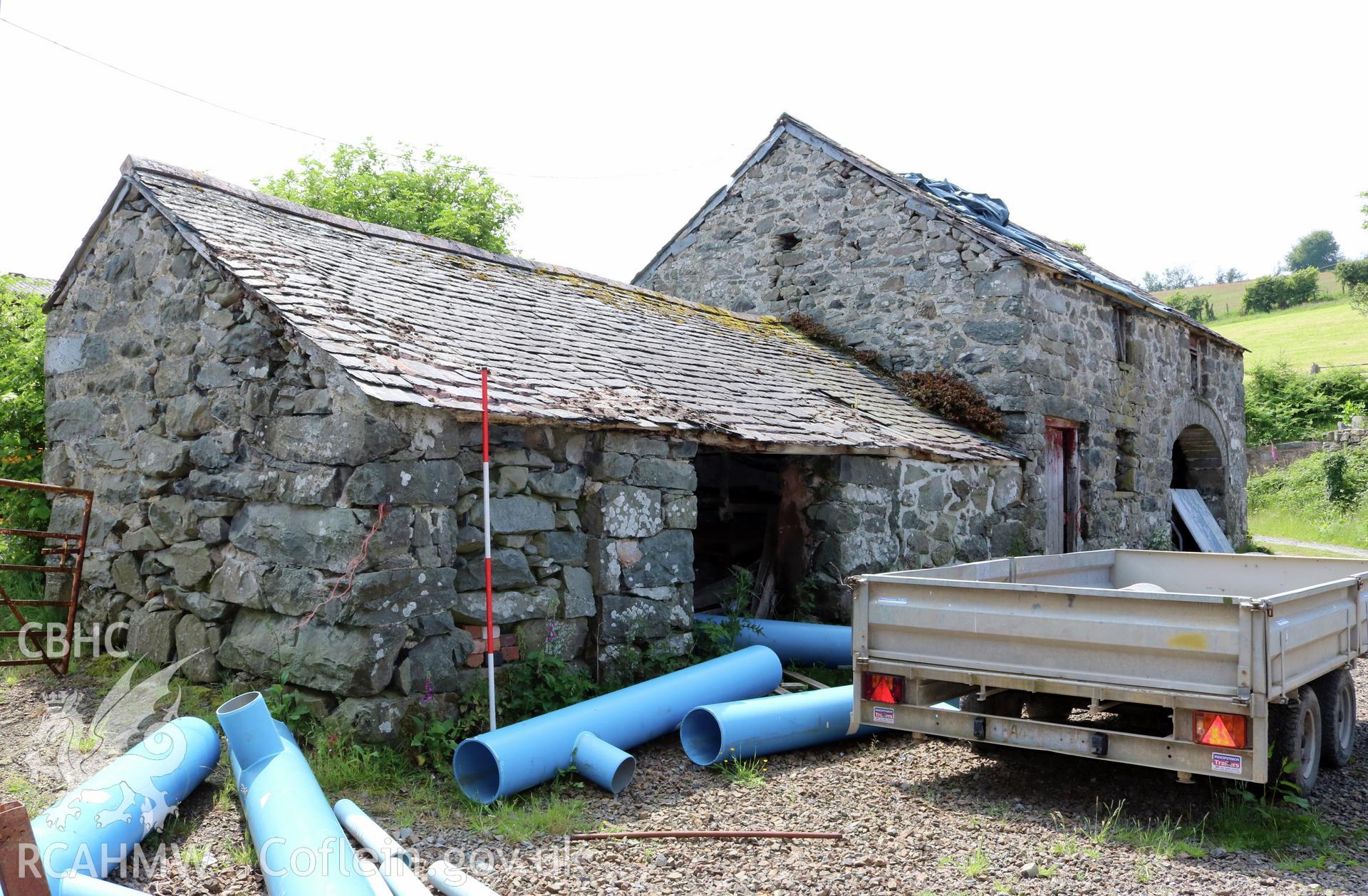 Photograph showing exterior view of cartshed and possible hayloft at Maes yr Hendre, taken by Dr Marian Gwyn, 6th July 2016. (Original Reference no. 0121)