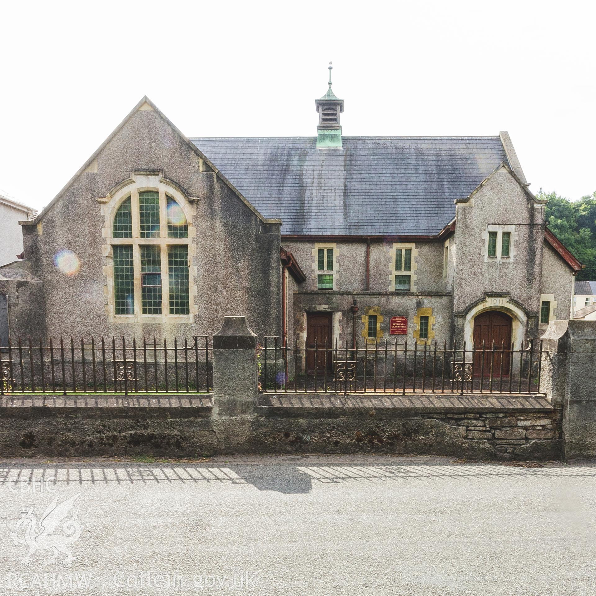 Colour photograph showing front elevation and entrance of Bethania Welsh Calvinistic Methodist Chapel, Carmarthen Road, Ferryside. Photographed by Richard Barrett on 16th July 2018.