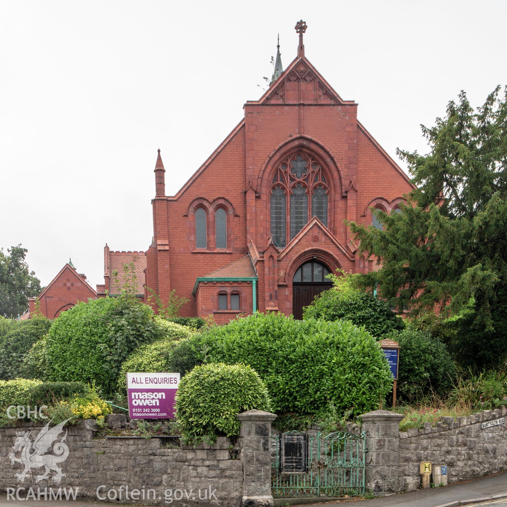 Colour photograph showing front elevation and entrance of Nant-y-Glyn Road English Methodist Chapel, Nant-y-Glyn Road, Colwyn Bay. Photographed by Richard Barrett on 17th September 2018.