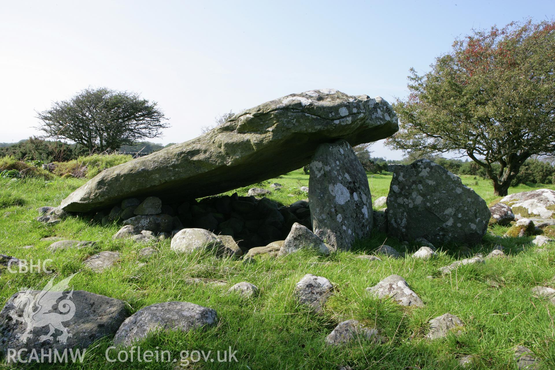 Cors y Gedol burial chamber, photo survey.