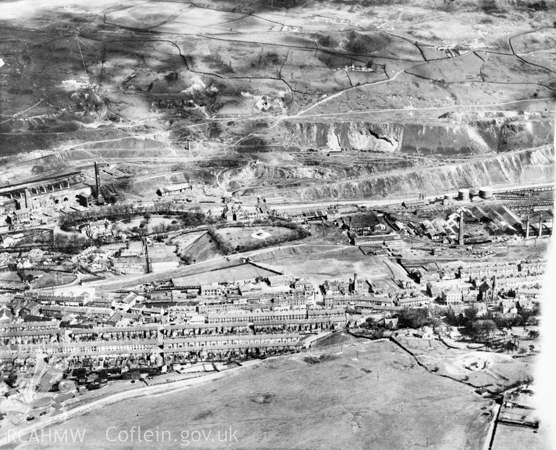 View of Ebbw Vale showing steelworks, commissioned by R. Thomas & Co.. Oblique aerial photograph, 5?x4? BW glass plate.