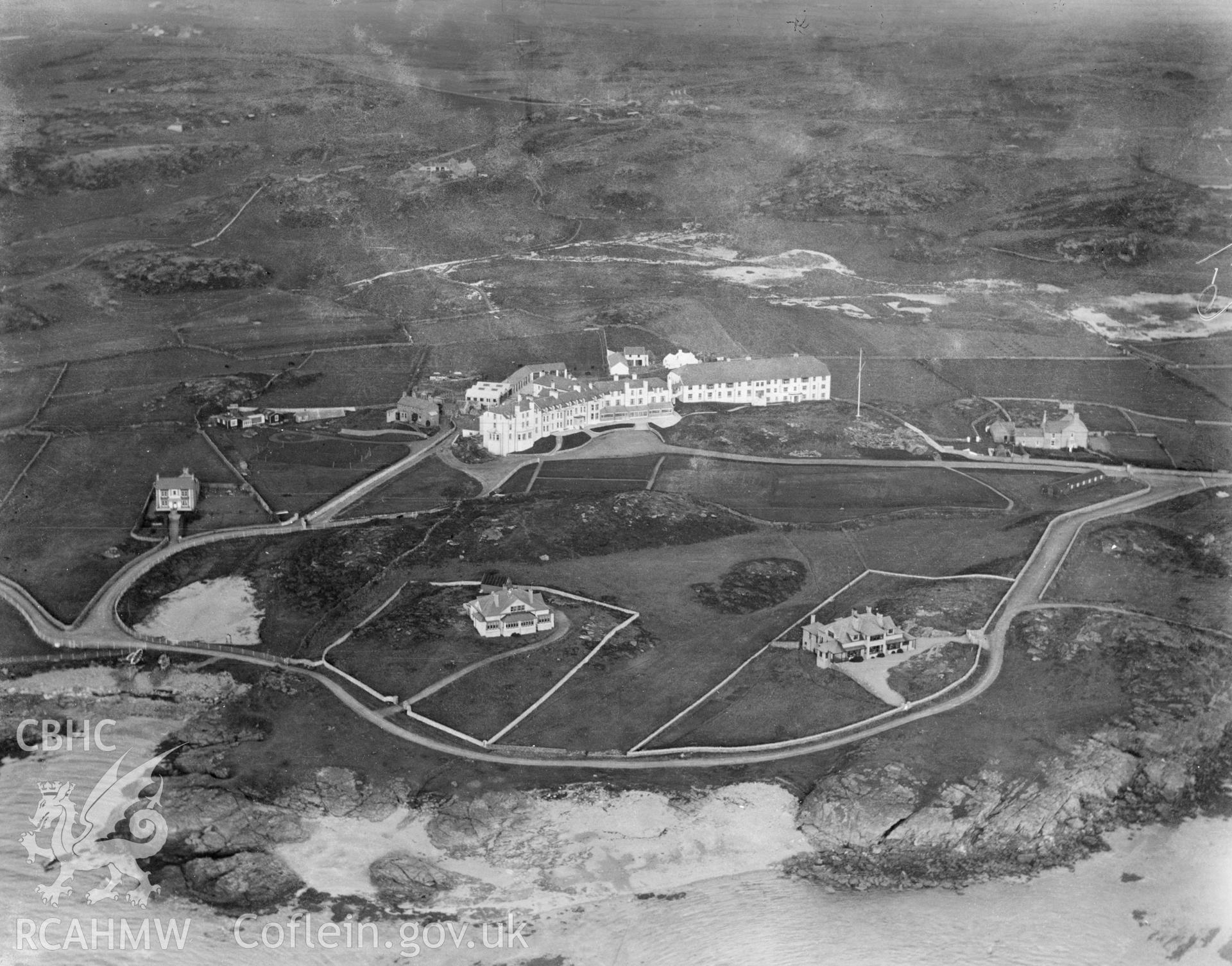 Cliff Hotel, Trearddur Bay, oblique aerial view. 5?x4? black and white glass plate negative.
