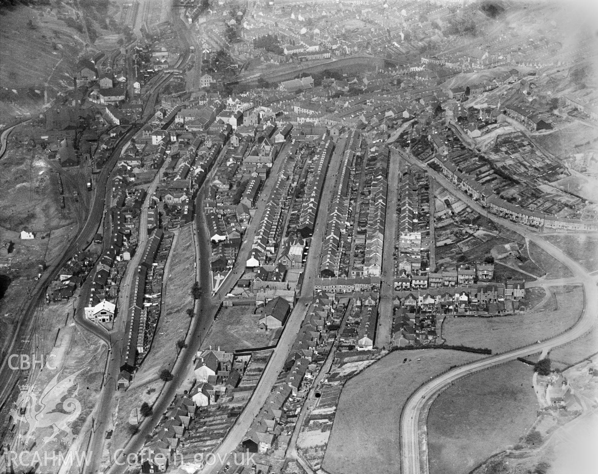 General view of Abertillery, oblique aerial view. 5?x4? black and white glass plate negative.