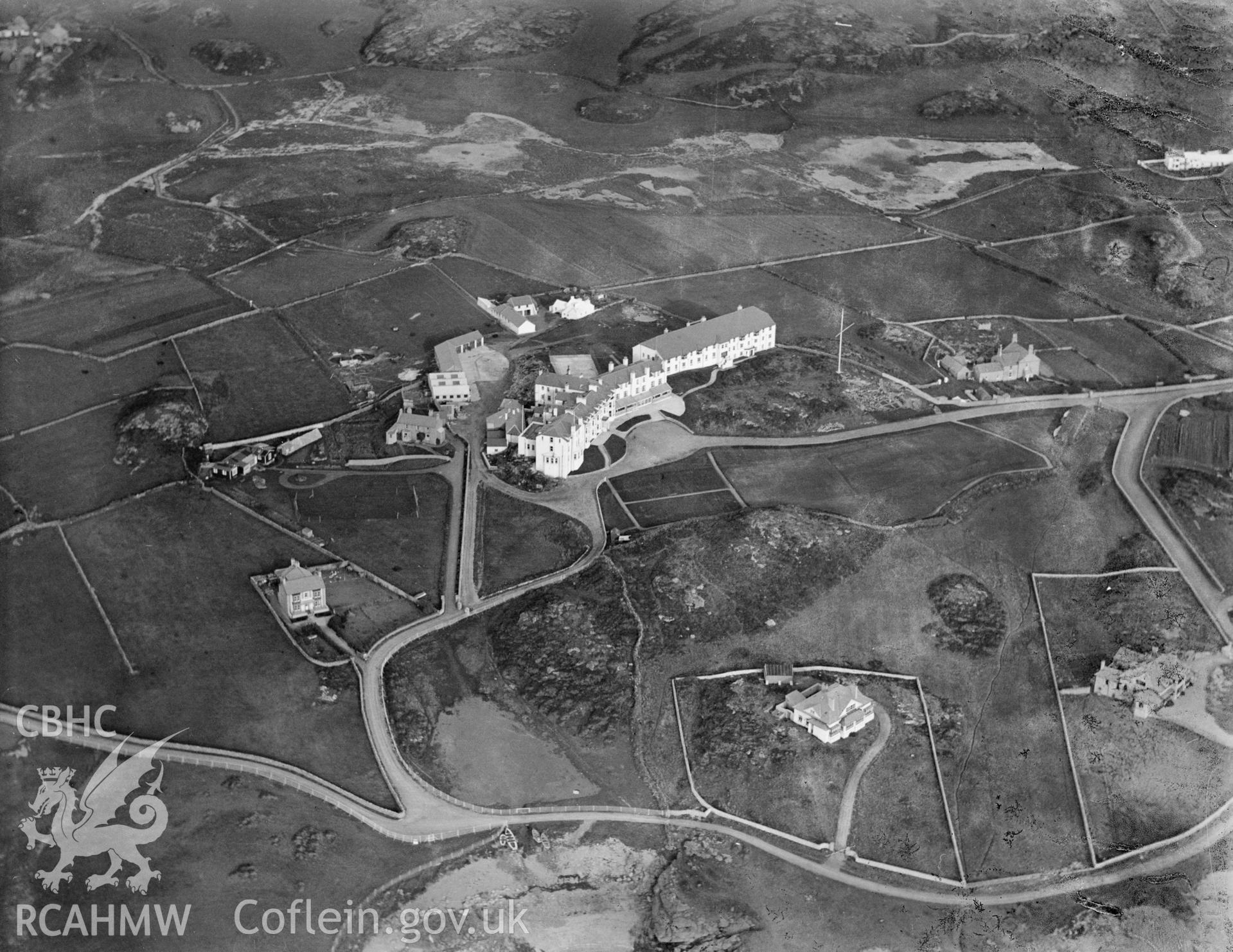 Cliff Hotel, Trearddur Bay, oblique aerial view. 5?x4? black and white glass plate negative.