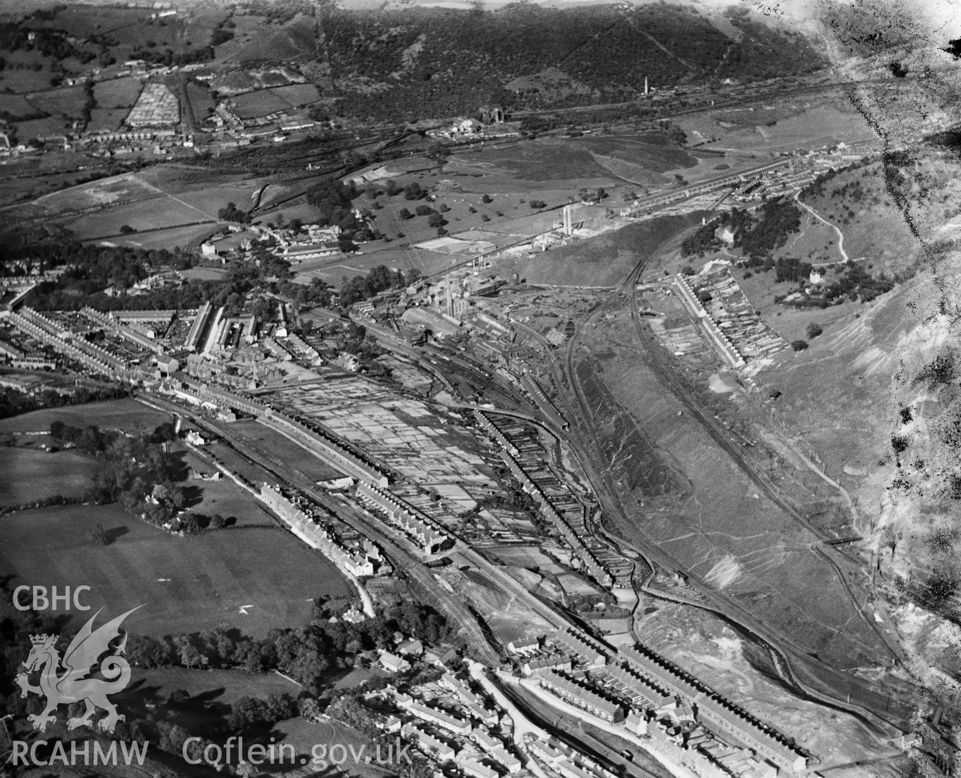 View of Powell Duffryn Steam Coal Co. (Britannia), Pengam, oblique aerial view. 5?x4? black and white glass plate negative.