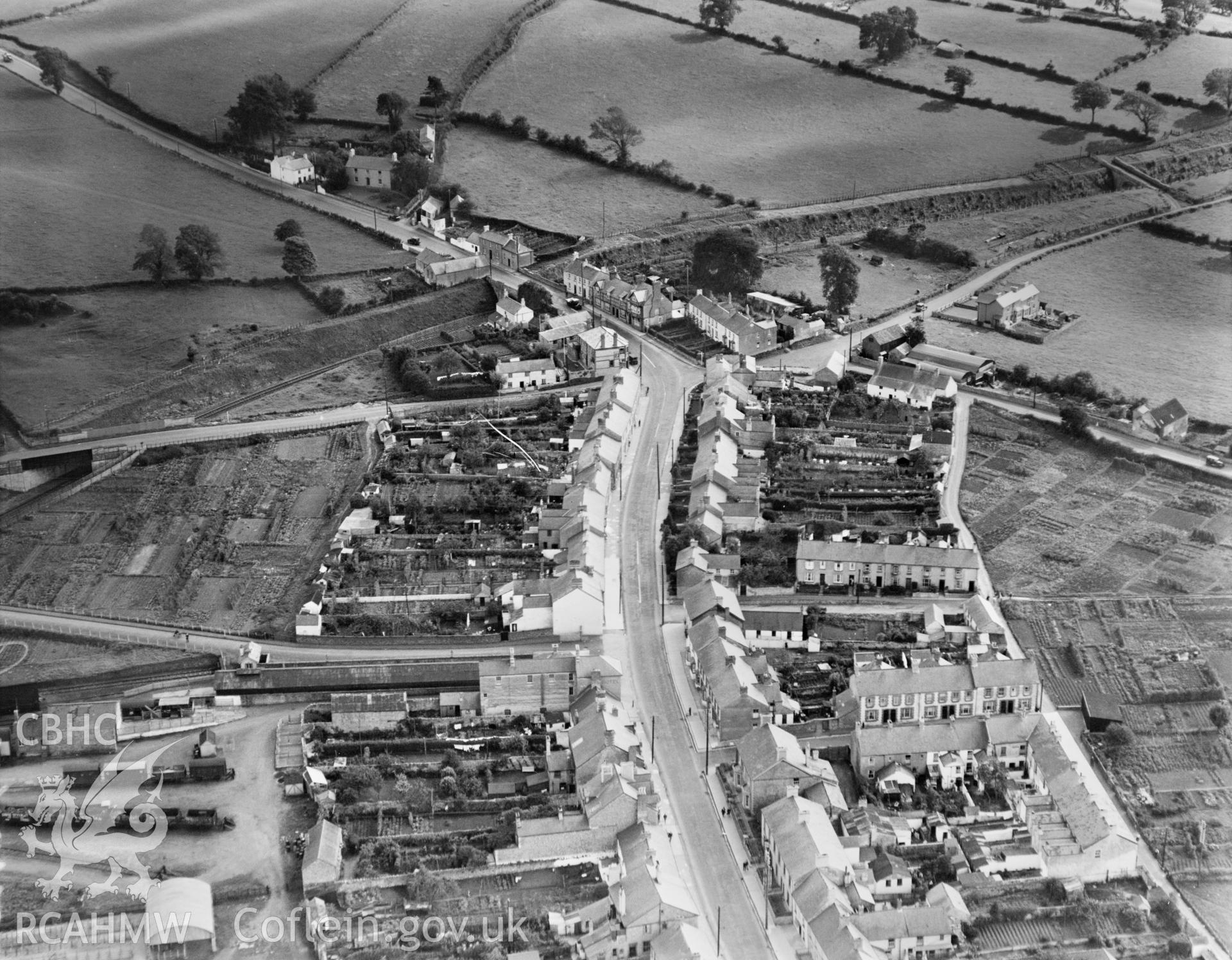 General view of Cowbridge, oblique aerial view. 5?x4? black and white glass plate negative.