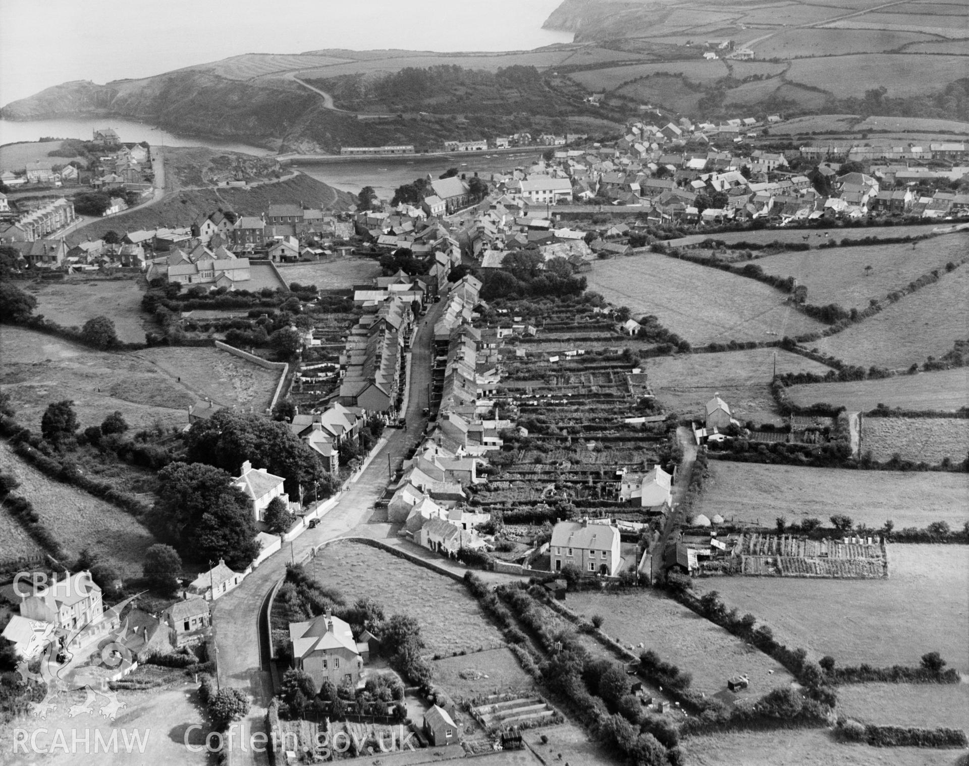 General view of Fishguard, oblique aerial view. 5?x4? black and white glass plate negative.