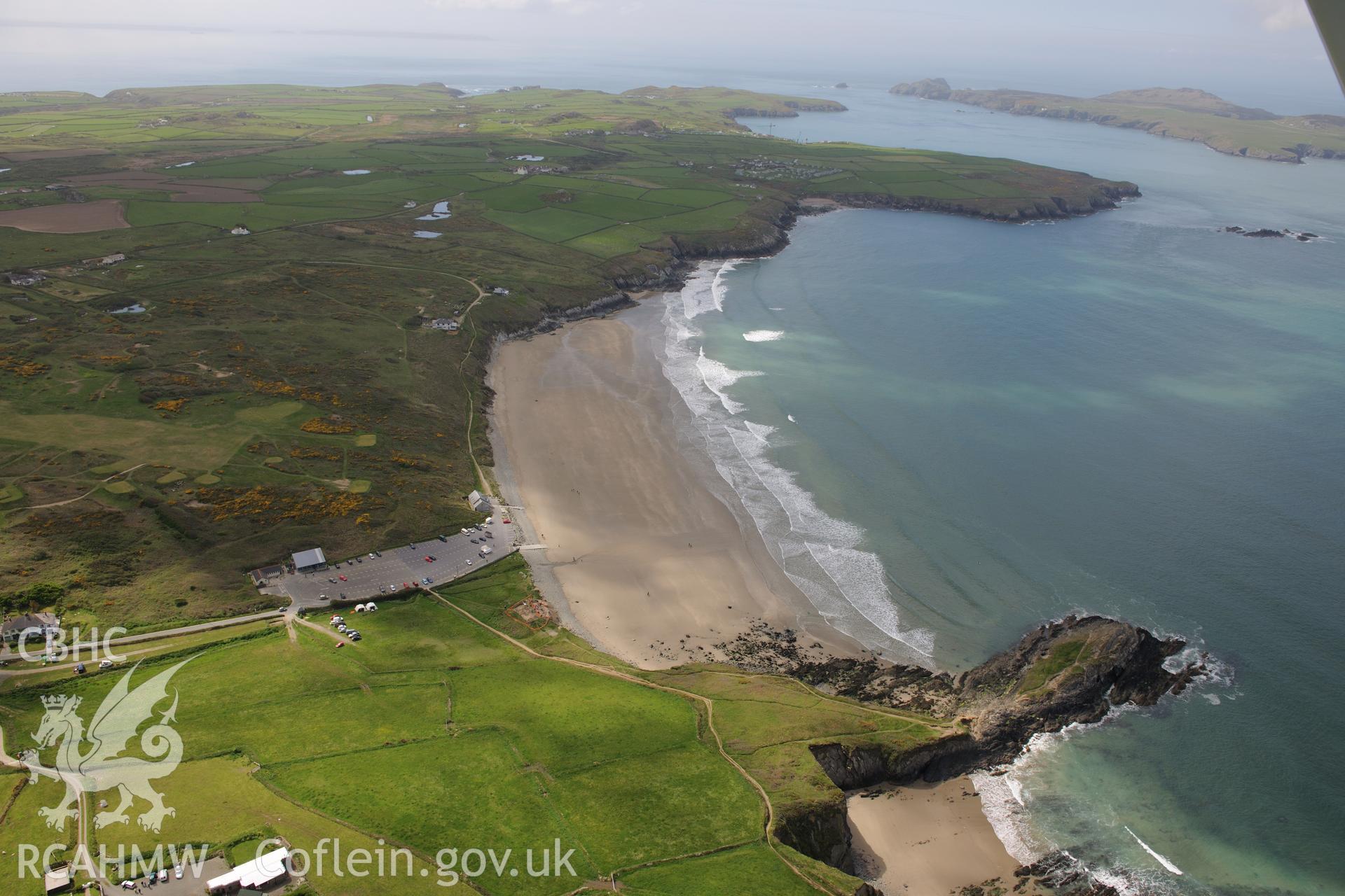 Whitesands Bay or Porth Mawr, near St. Davids. Oblique aerial photograph taken during the Royal Commission's programme of archaeological aerial reconnaissance by Toby Driver on 13th May 2015.