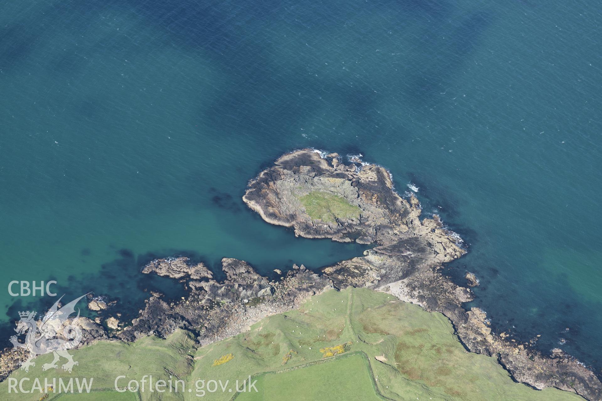 Aerial photography of carreg field system taken on 3rd May 2017.  Baseline aerial reconnaissance survey for the CHERISH Project. ? Crown: CHERISH PROJECT 2017. Produced with EU funds through the Ireland Wales Co-operation Programme 2014-2020. All material made freely available through the Open Government Licence.