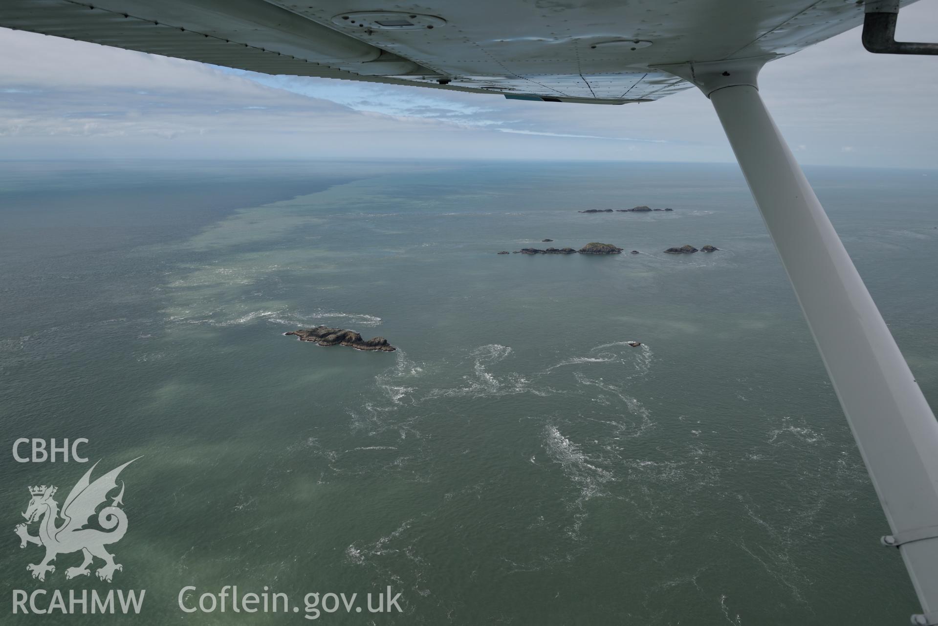 Careg Rhoson, at extreme low tide. Baseline aerial reconnaissance survey for the CHERISH Project. ? Crown: CHERISH PROJECT 2017. Produced with EU funds through the Ireland Wales Co-operation Programme 2014-2020. All material made freely available through the Open Government Licence.