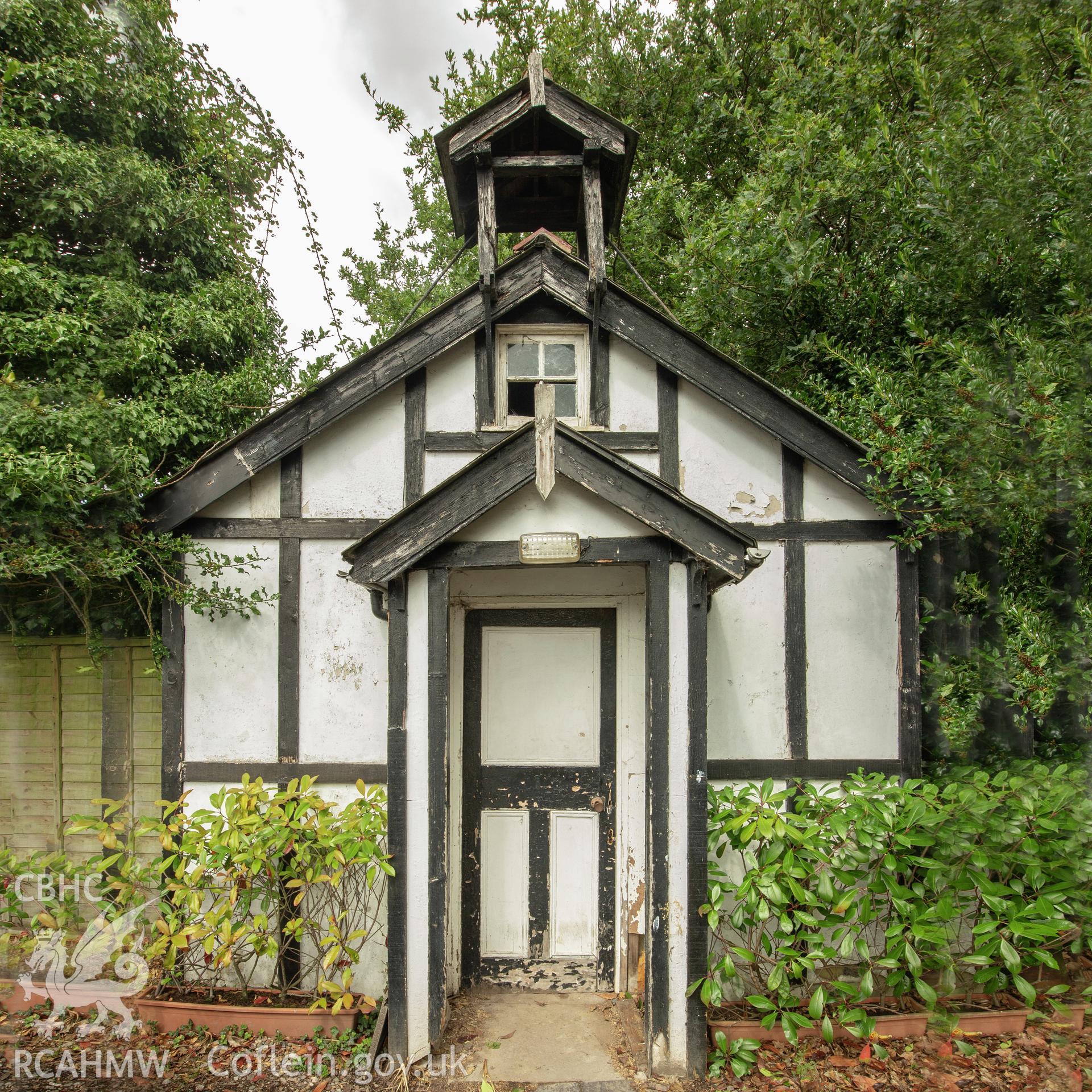 Colour photograph showing front elevation and entrance of Bronington Chequer Wesleyan Methodist Chapel, The Chequer, Bronington. Photographed by Richard Barrett on 16th August 2018.