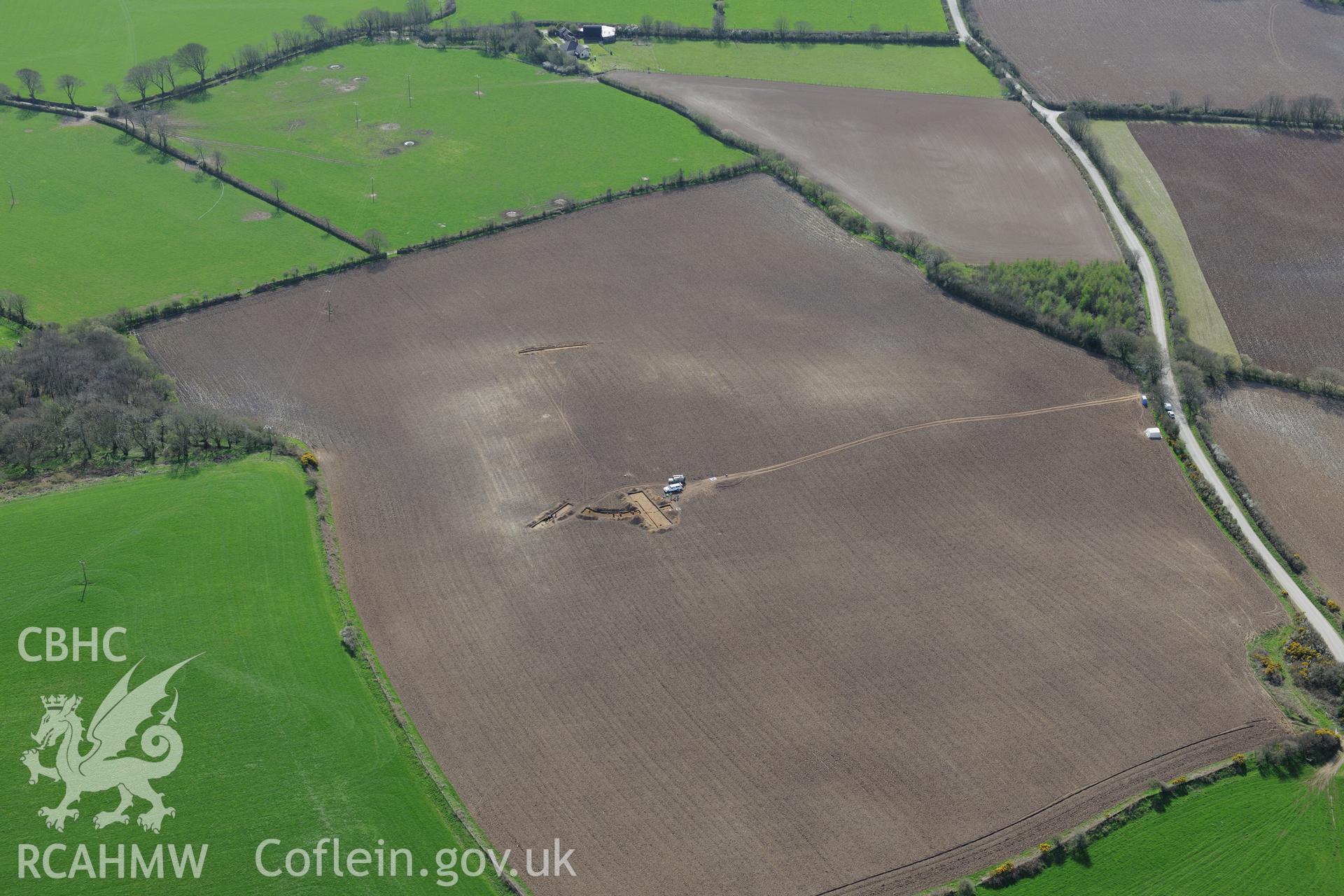 Causewayed Enclosure Northeast of Dryslwyn. Oblique aerial photograph taken during the Royal Commission's programme of archaeological aerial reconnaissance by Toby Driver on 15th April 2015.