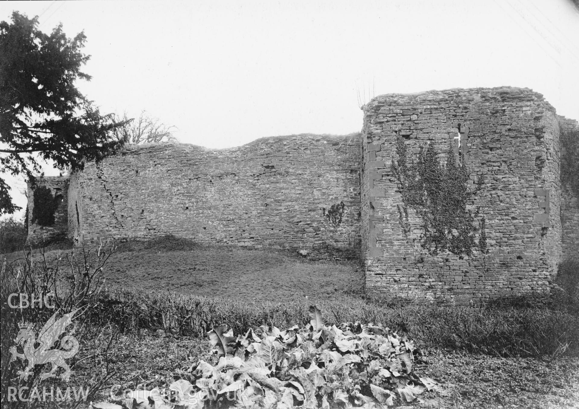 Digital copy of a photograph showing White Castle, dated 1920.