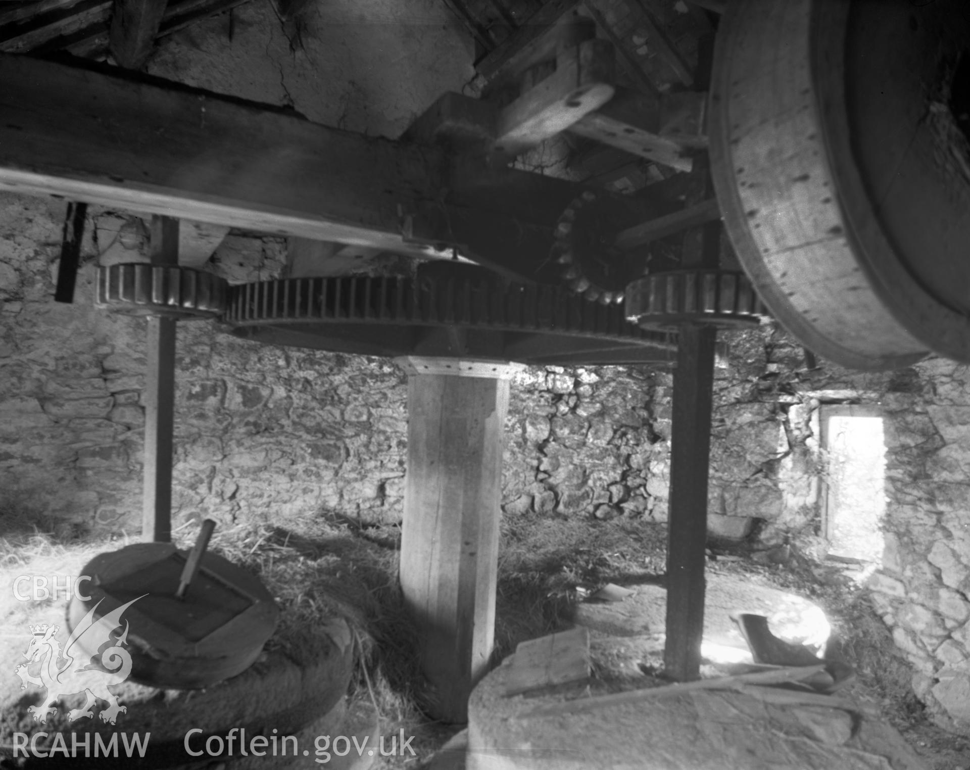 Digital copy of an acetate negative showing spur wheel, stone nuts and layshaft at Felin Dulas.