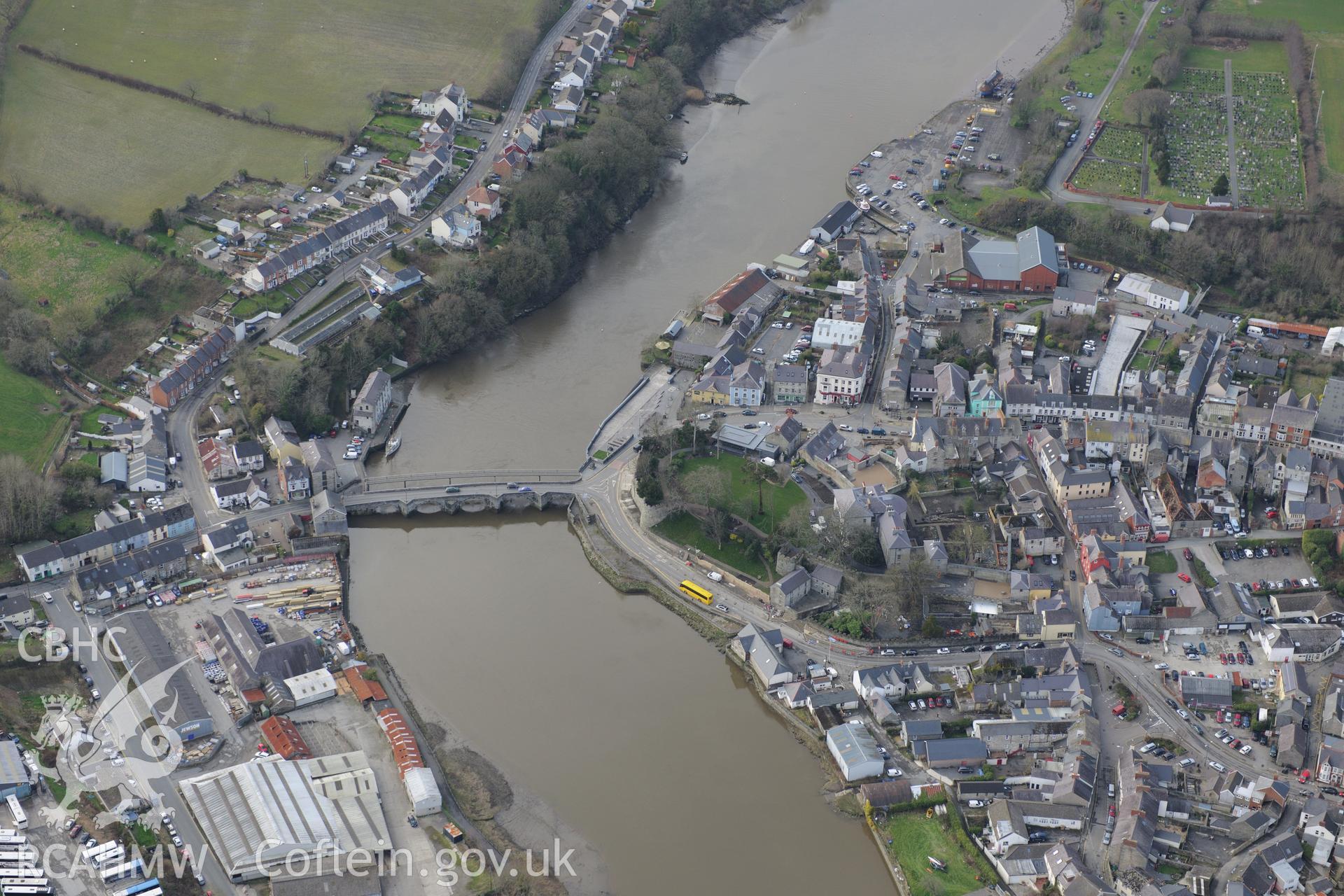 Cardigan castle and castle house; Cardigan bridge; sawmill; Bridgend foundry; Baillie's foundry, Cardigan. Oblique aerial photograph taken during the Royal Commission's programme of archaeological aerial reconnaissance by Toby Driver on 13th March 2015.