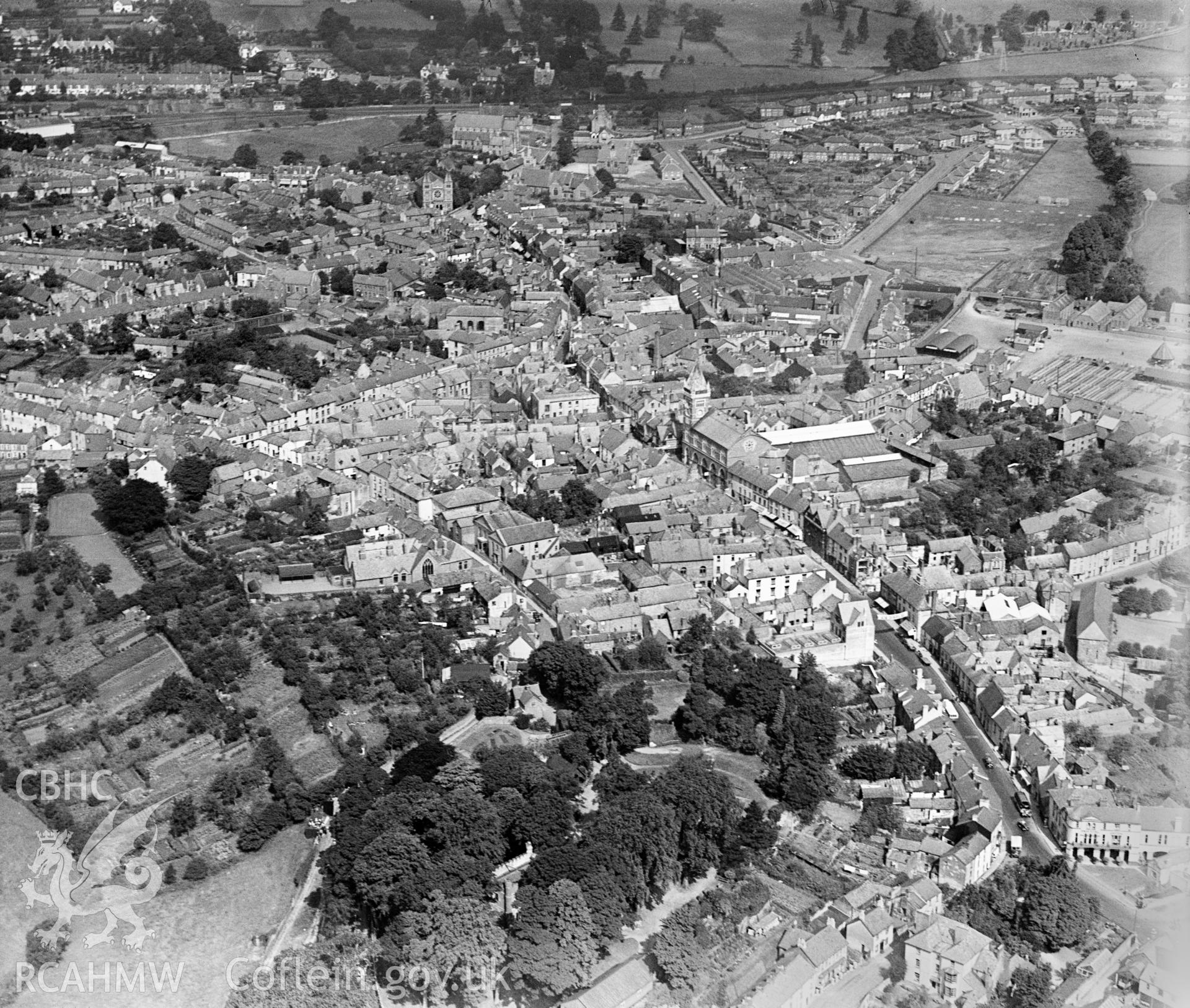 General view of Abergavenny, oblique aerial view. 5?x4? black and white glass plate negative.