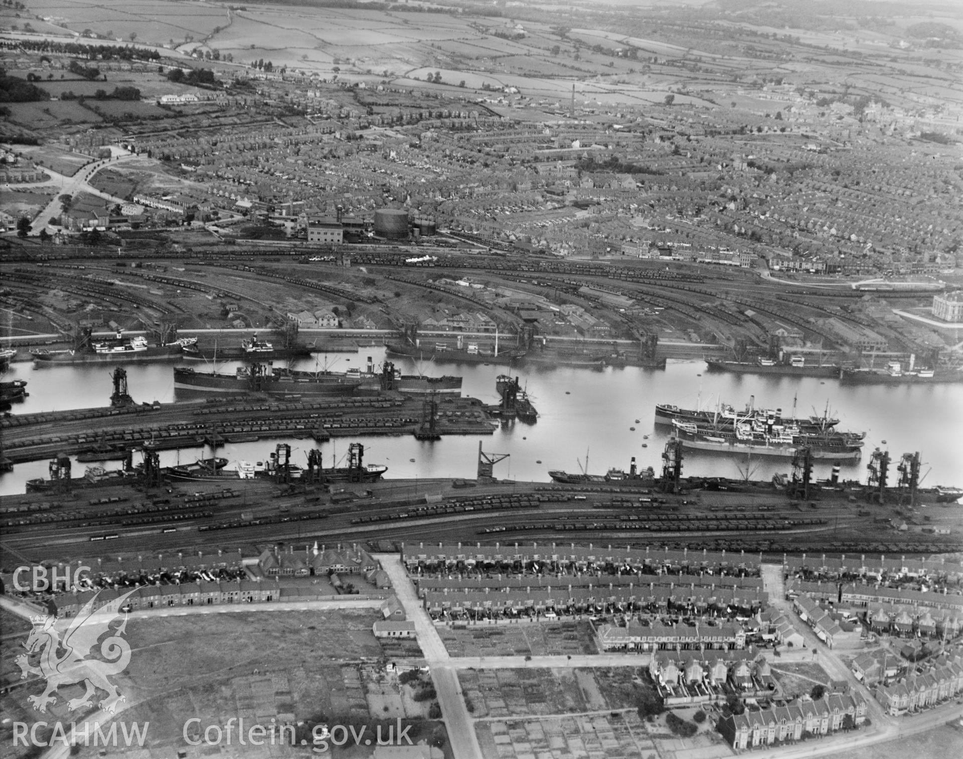 General view of Barry showing docks, oblique aerial view. 5?x4? black and white glass plate negative.