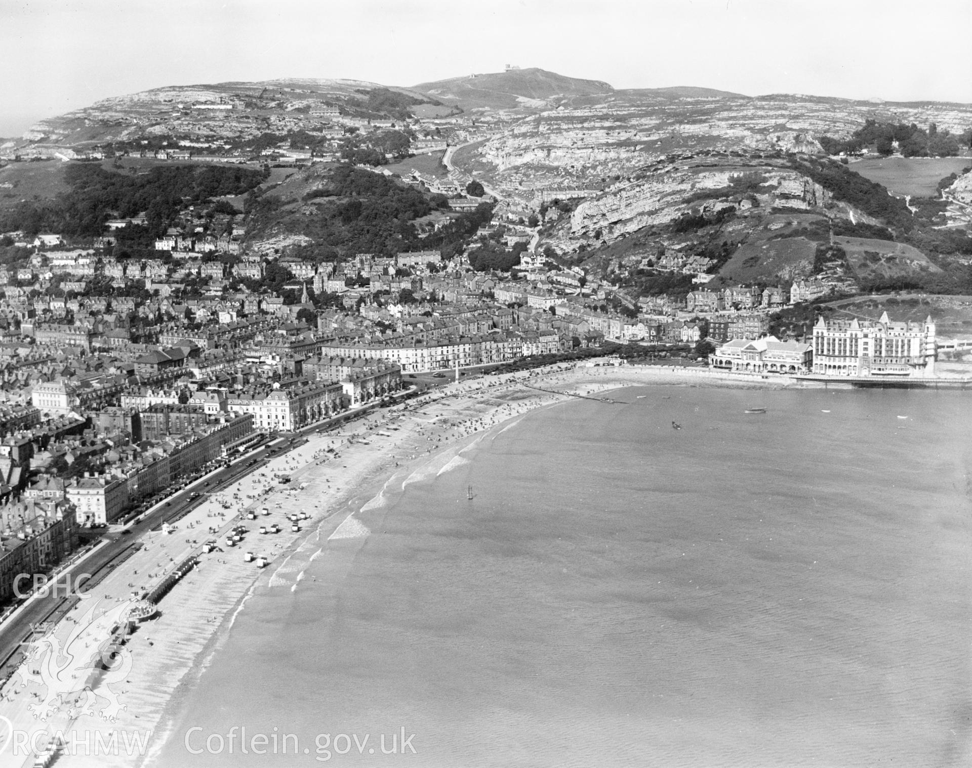 General view of Llandudno, oblique aerial view. 5?x4? black and white glass plate negative.