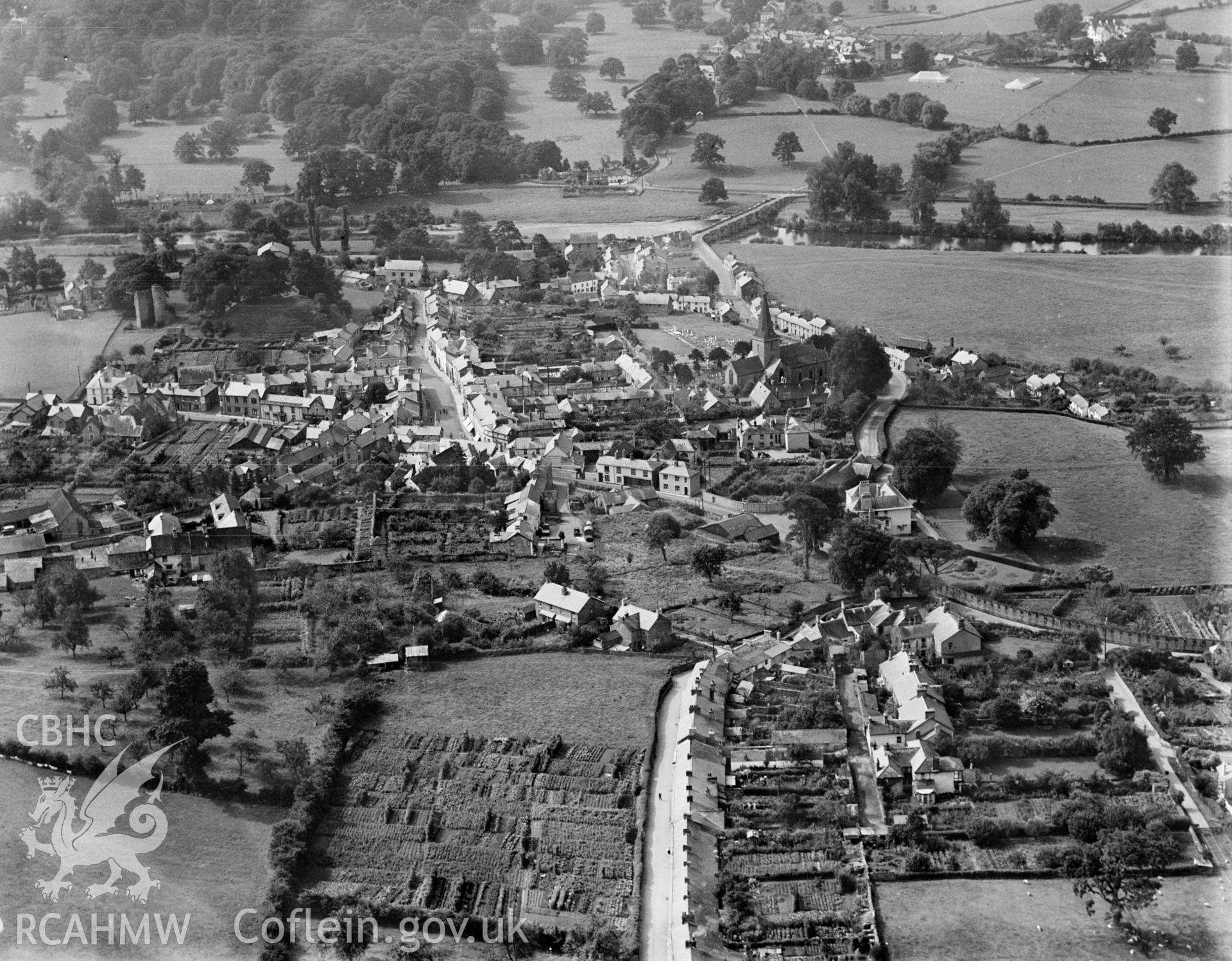 General view of Crickhowell, oblique aerial view. 5?x4? black and white glass plate negative.