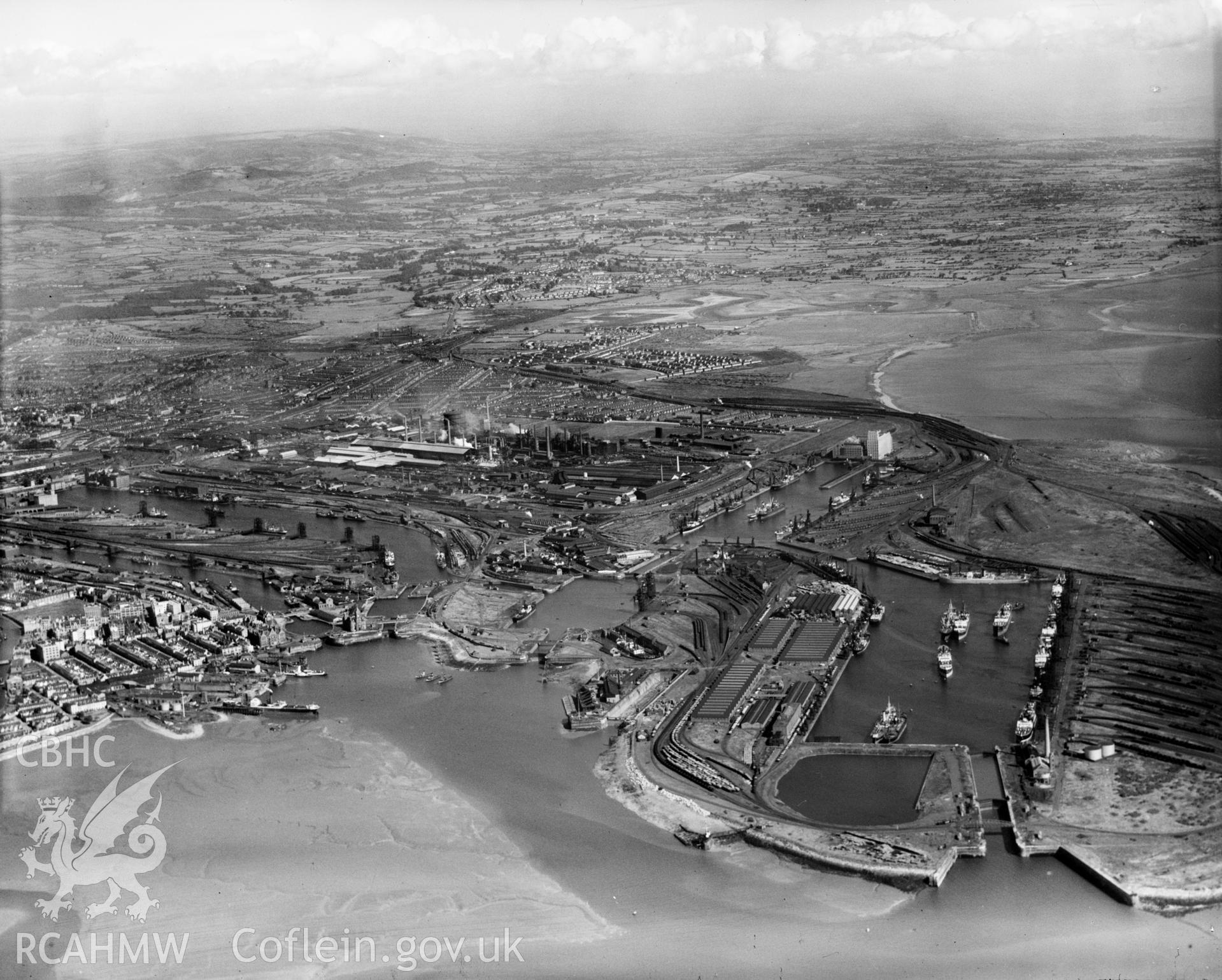 General view of Cardiff showing docks, oblique aerial view. 5?x4? black and white glass plate negative.