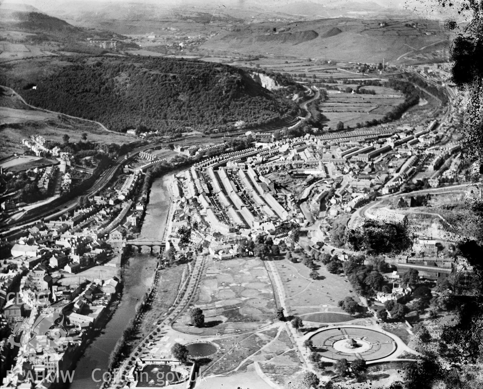 General view of Pontypridd, showing Ynysangharad Park, oblique aerial view. 5?x4? black and white glass plate negative.
