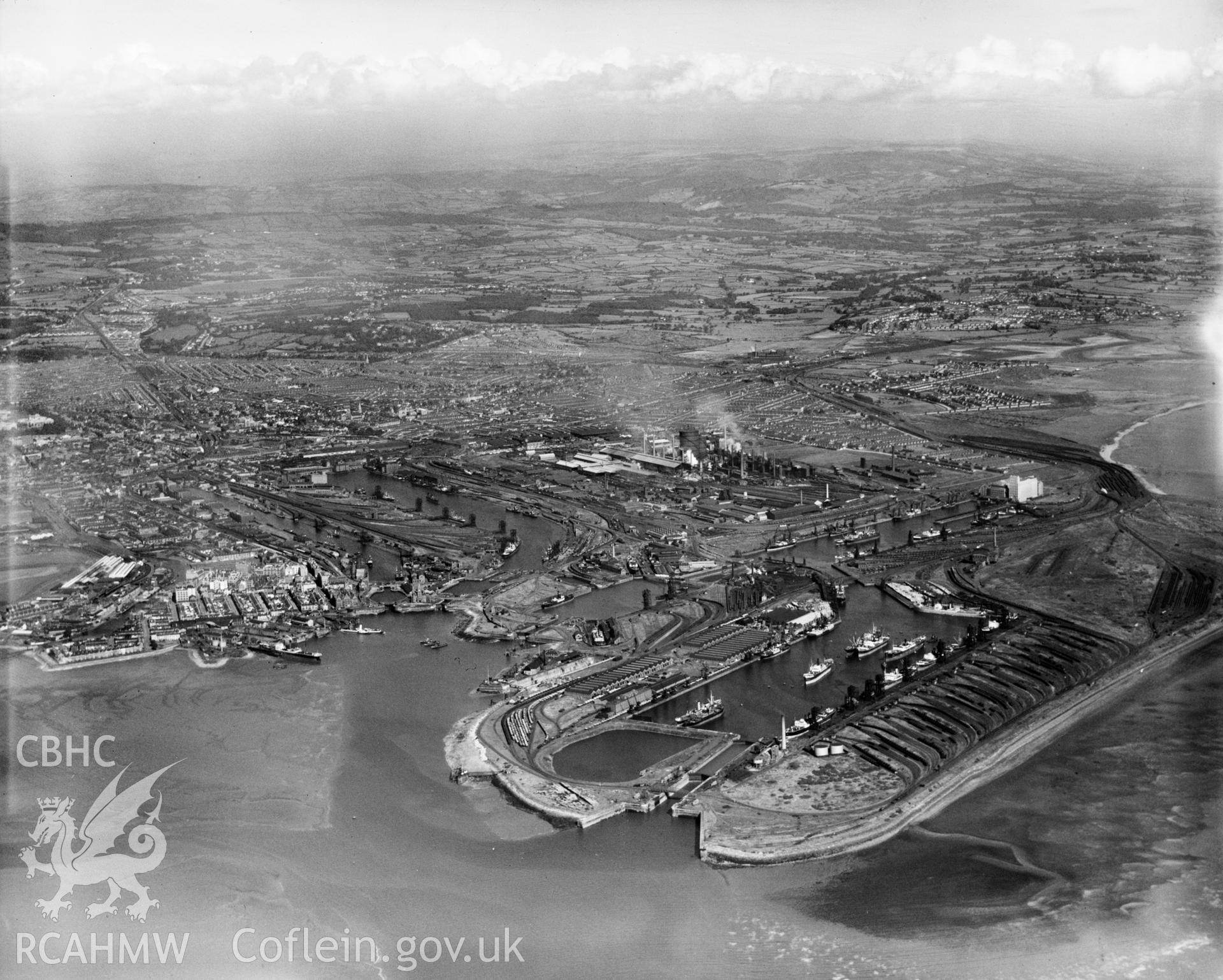 General view of Cardiff showing docks, oblique aerial view. 5?x4? black and white glass plate negative.