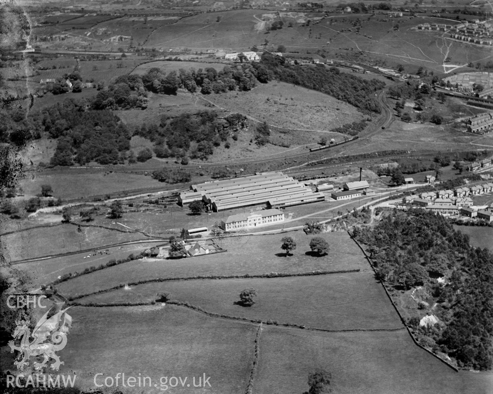 View of Tredomen Engineering Works (Powell Duffryn Steam Coal Co.), oblique aerial view. 5?x4? black and white glass plate negative.