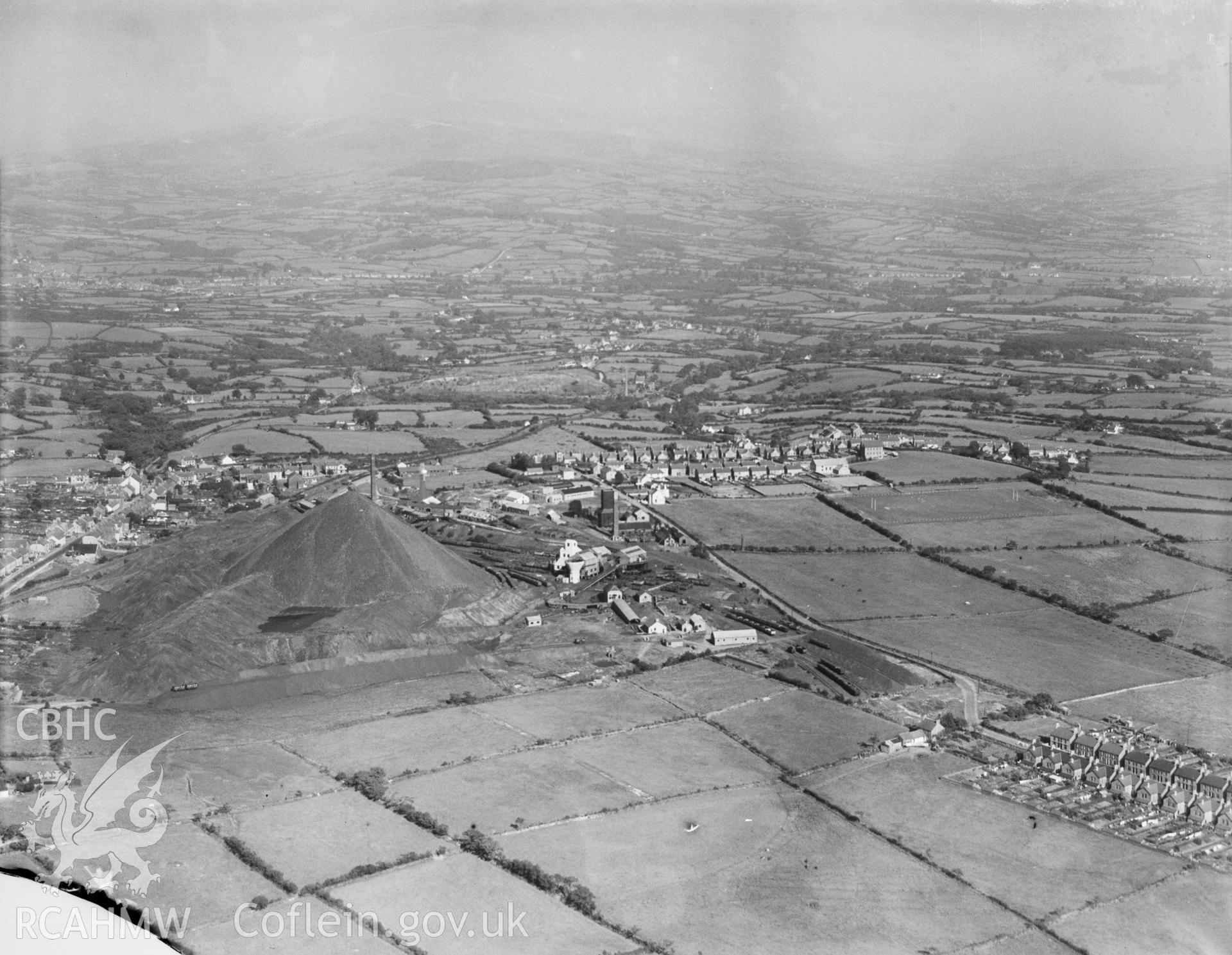 Emlyn Anthracite Colliery Co Pen-y-groes Llanelli, oblique aerial view.