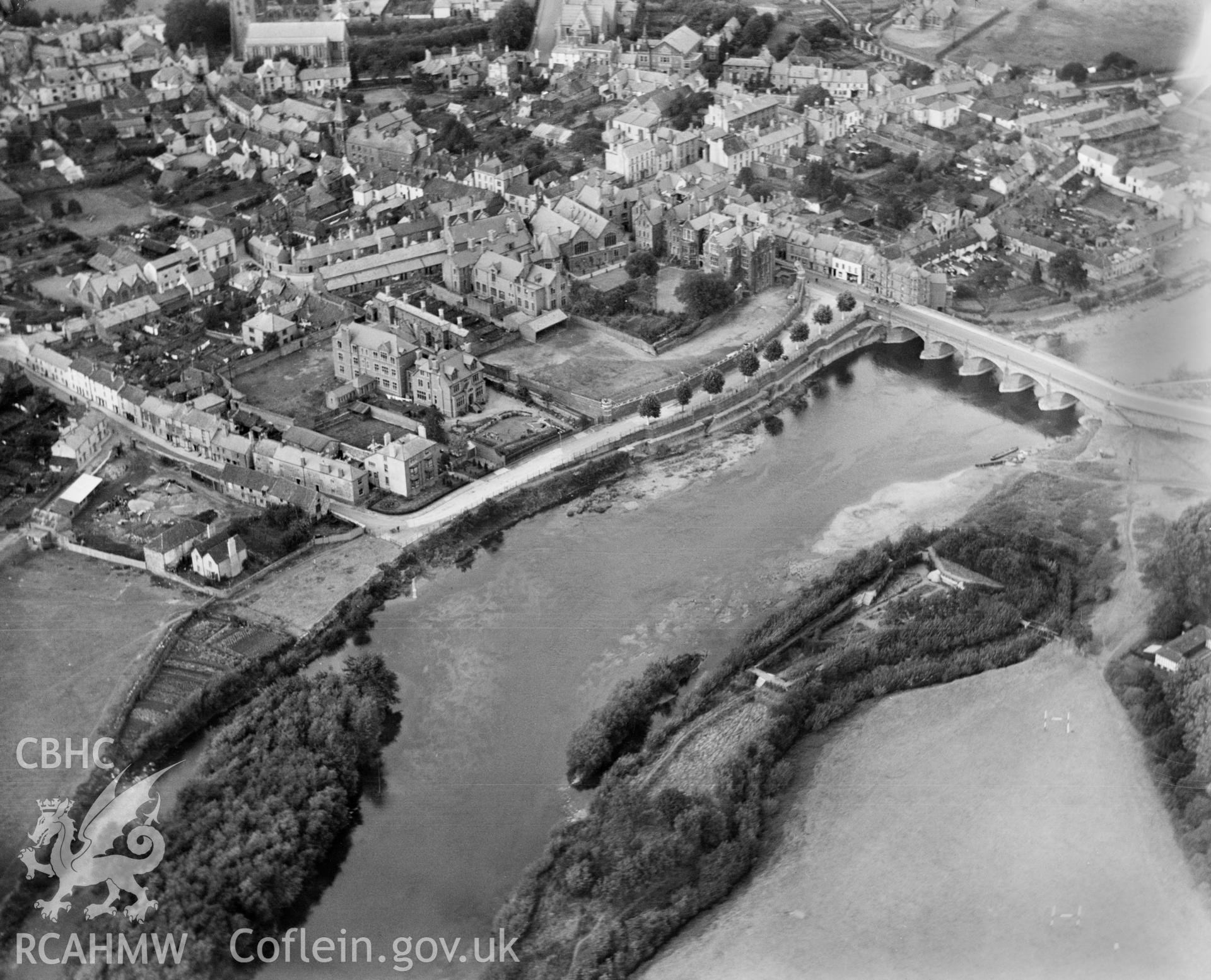 General view of Monmouth, oblique aerial view. 5?x4? black and white glass plate negative.