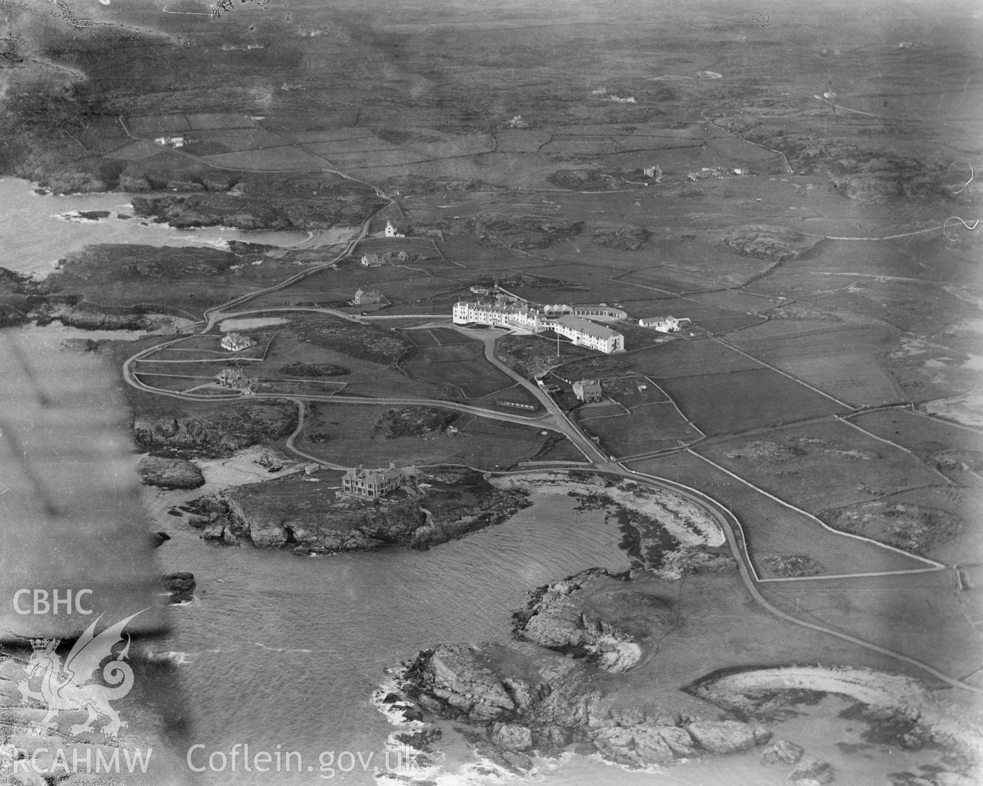 Cliff Hotel, Trearddur Bay, oblique aerial view. 5?x4? black and white glass plate negative.