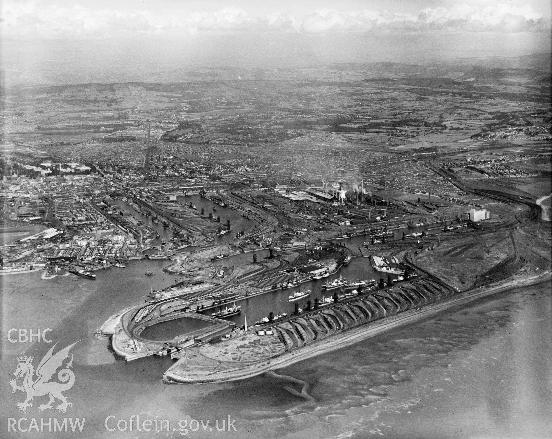 General view of Cardiff showing docks, oblique aerial view. 5?x4? black and white glass plate negative.