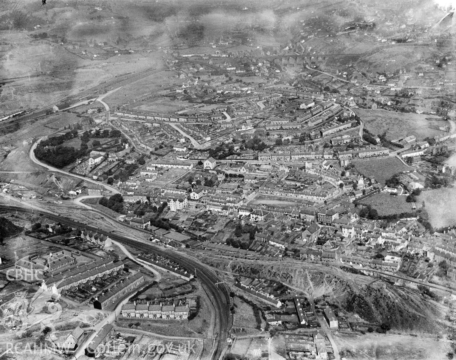 View of Abersychan, oblique aerial view. 5?x4? black and white glass plate negative.