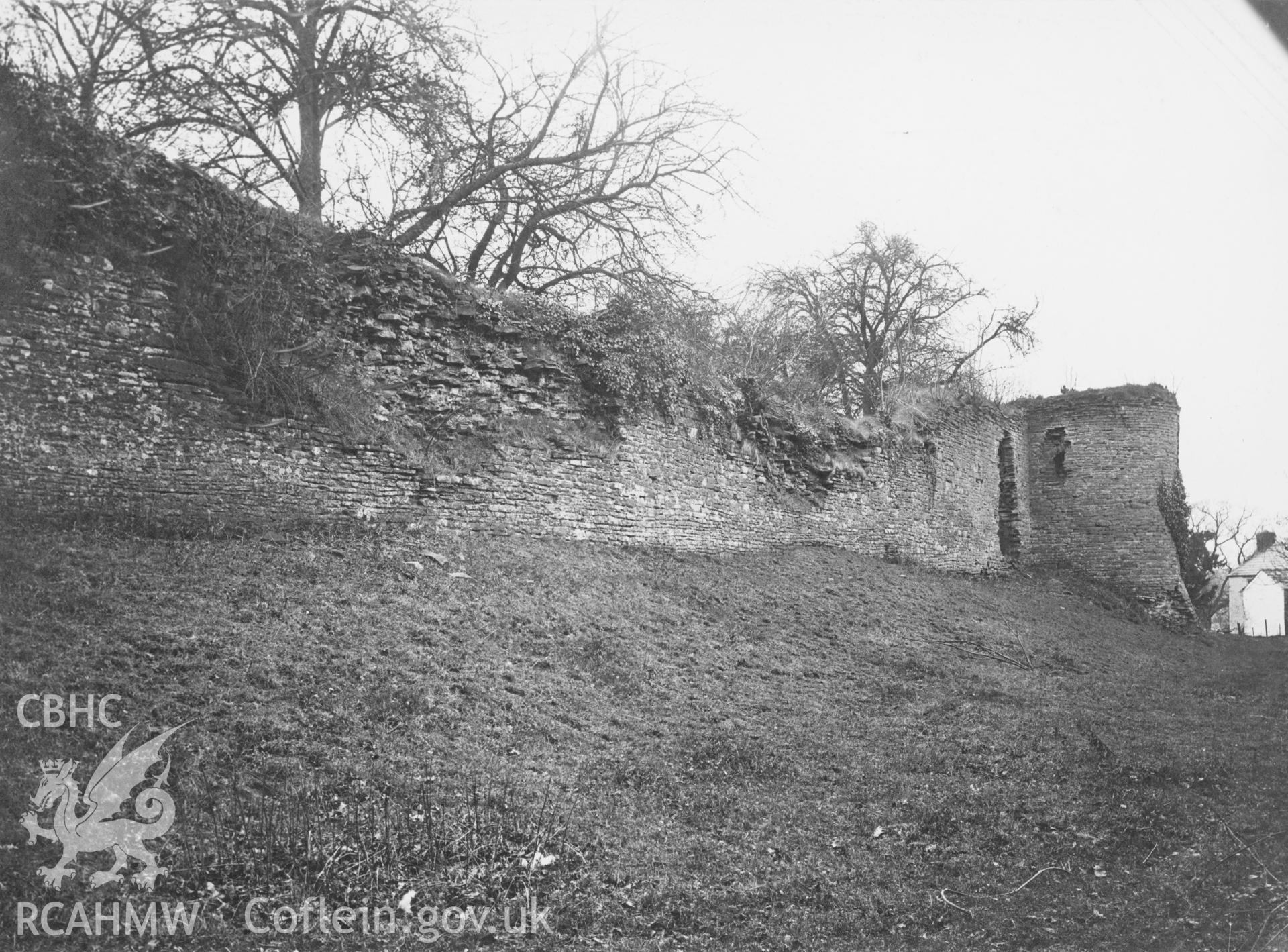 Digital copy of a photograph showing White Castle, dated 1920.