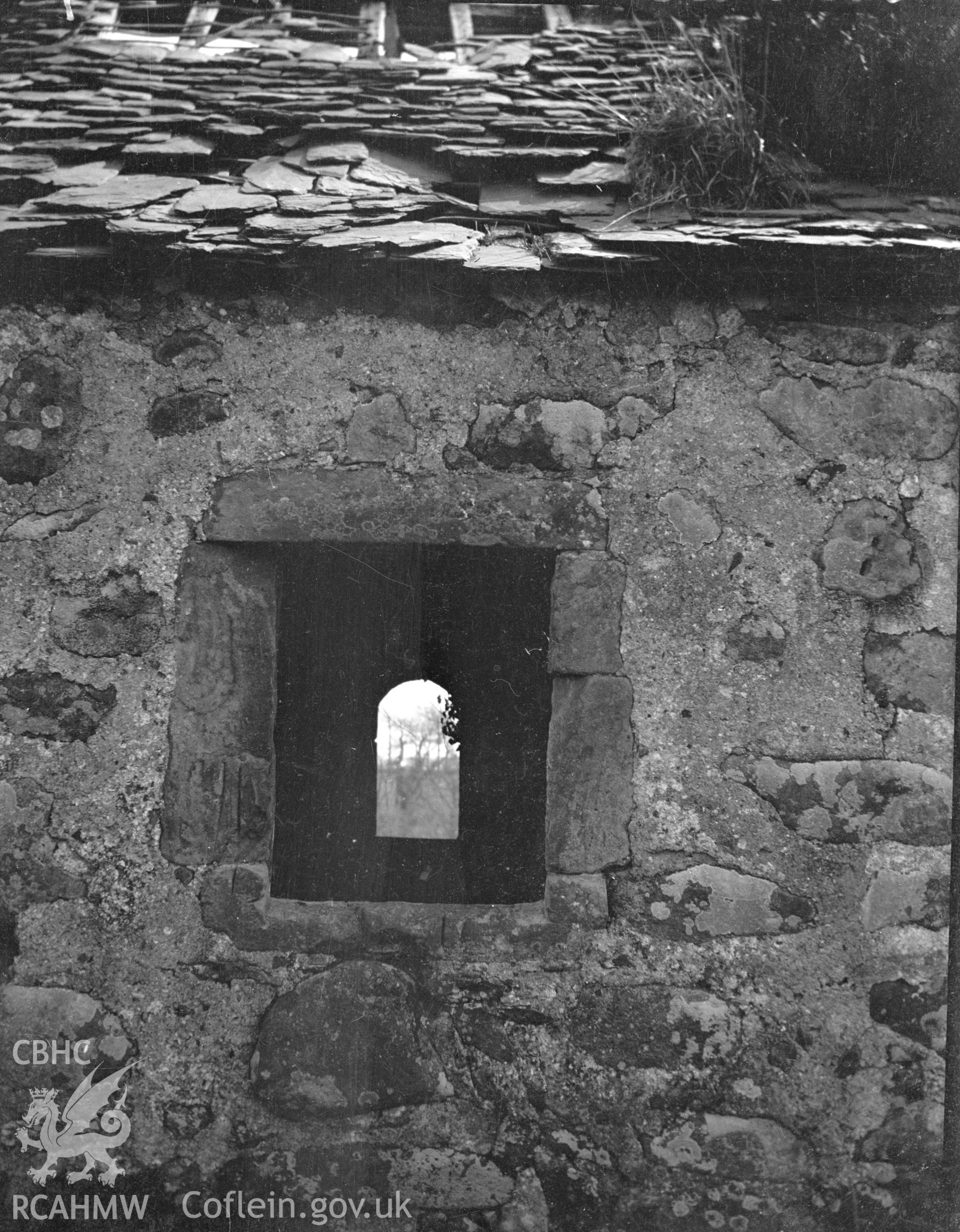 Digital copy of a black and white negative showing an unidentified cottage.