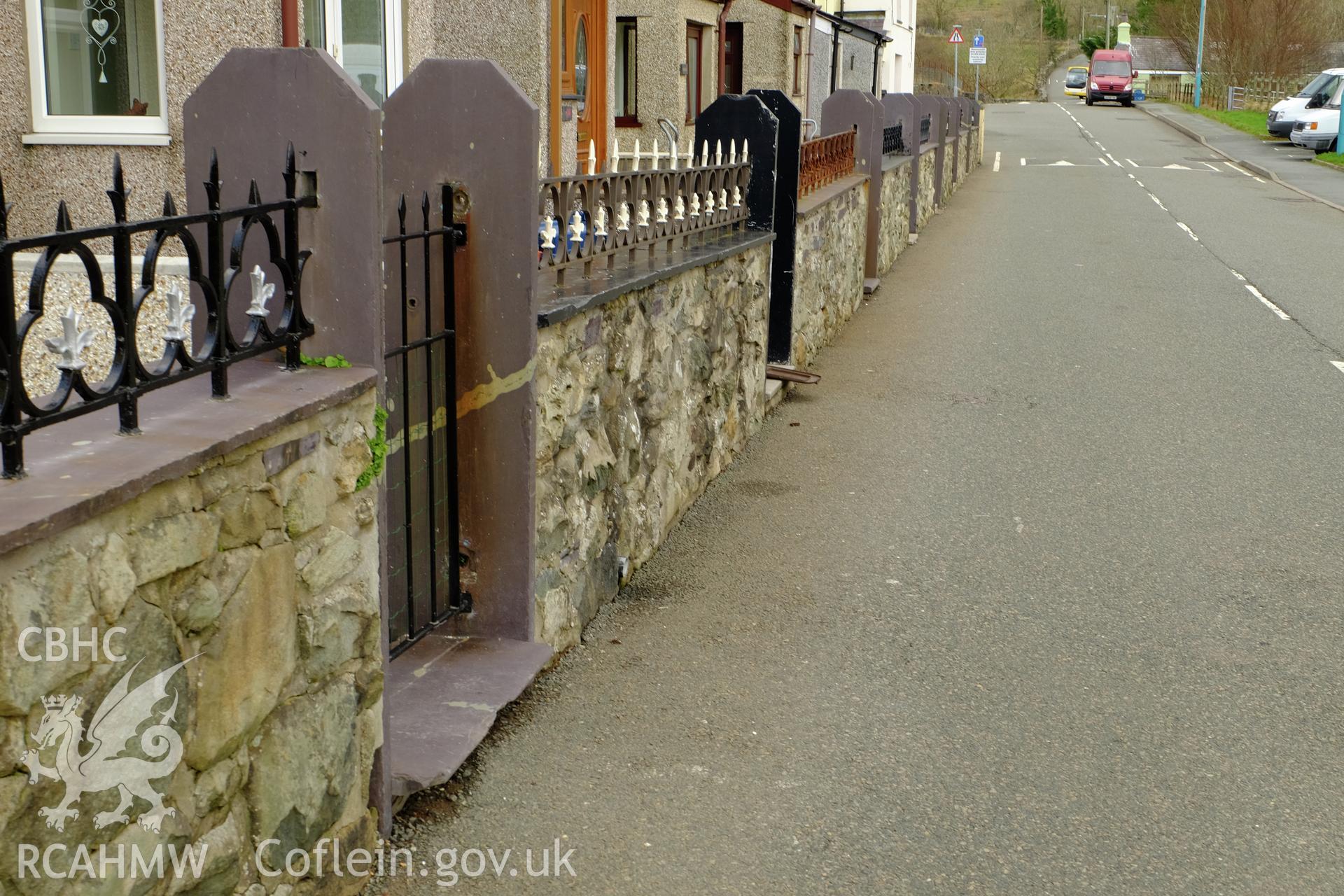 Colour photograph showing view looking east at forecourt walls and gate piers, Rhes Faenol, High Street, Deiniolen, produced by Richard Hayman 2nd February 2017