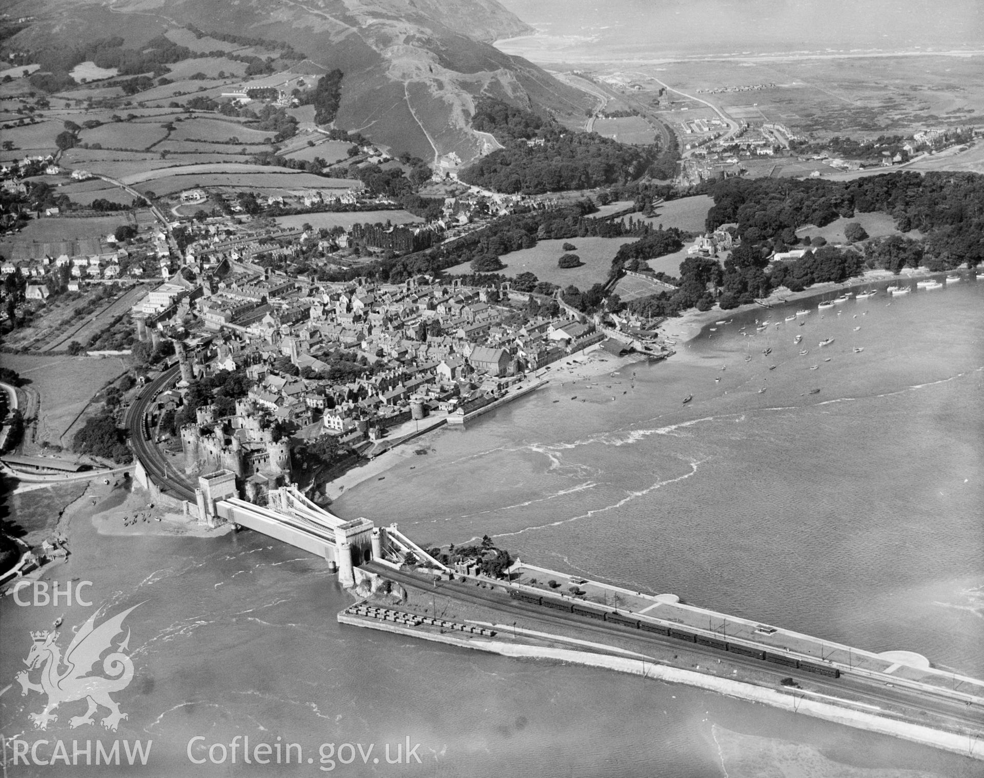 General view of Conwy, oblique aerial view. 5?x4? black and white glass plate negative.