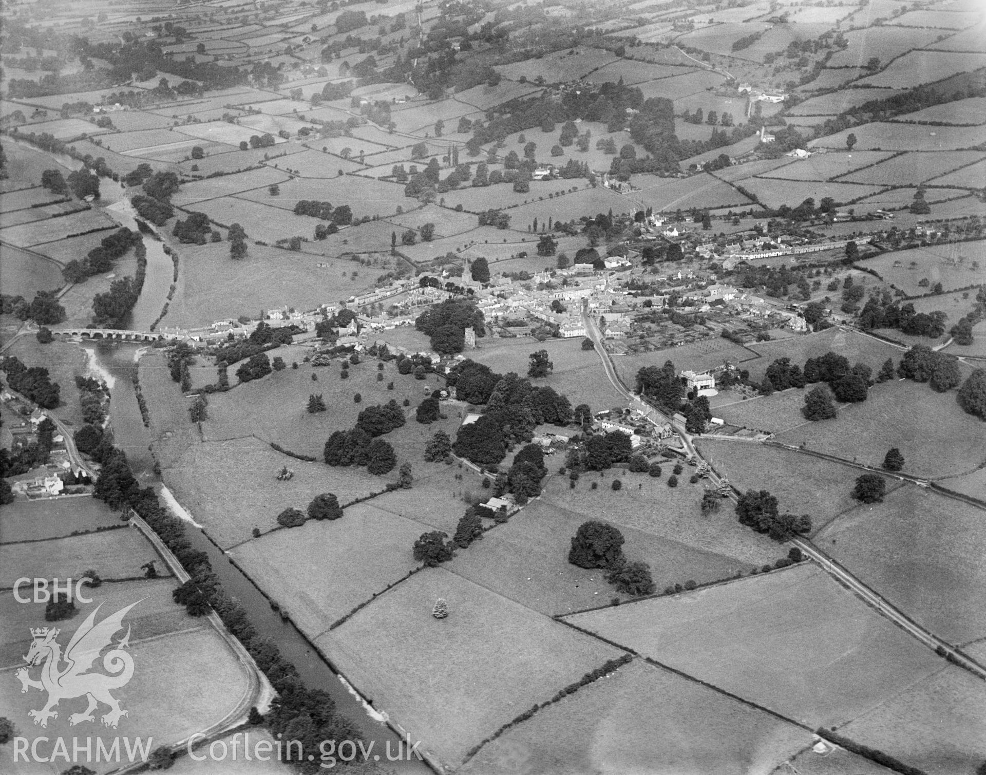 General view of Crickhowell, oblique aerial view. 5?x4? black and white glass plate negative.