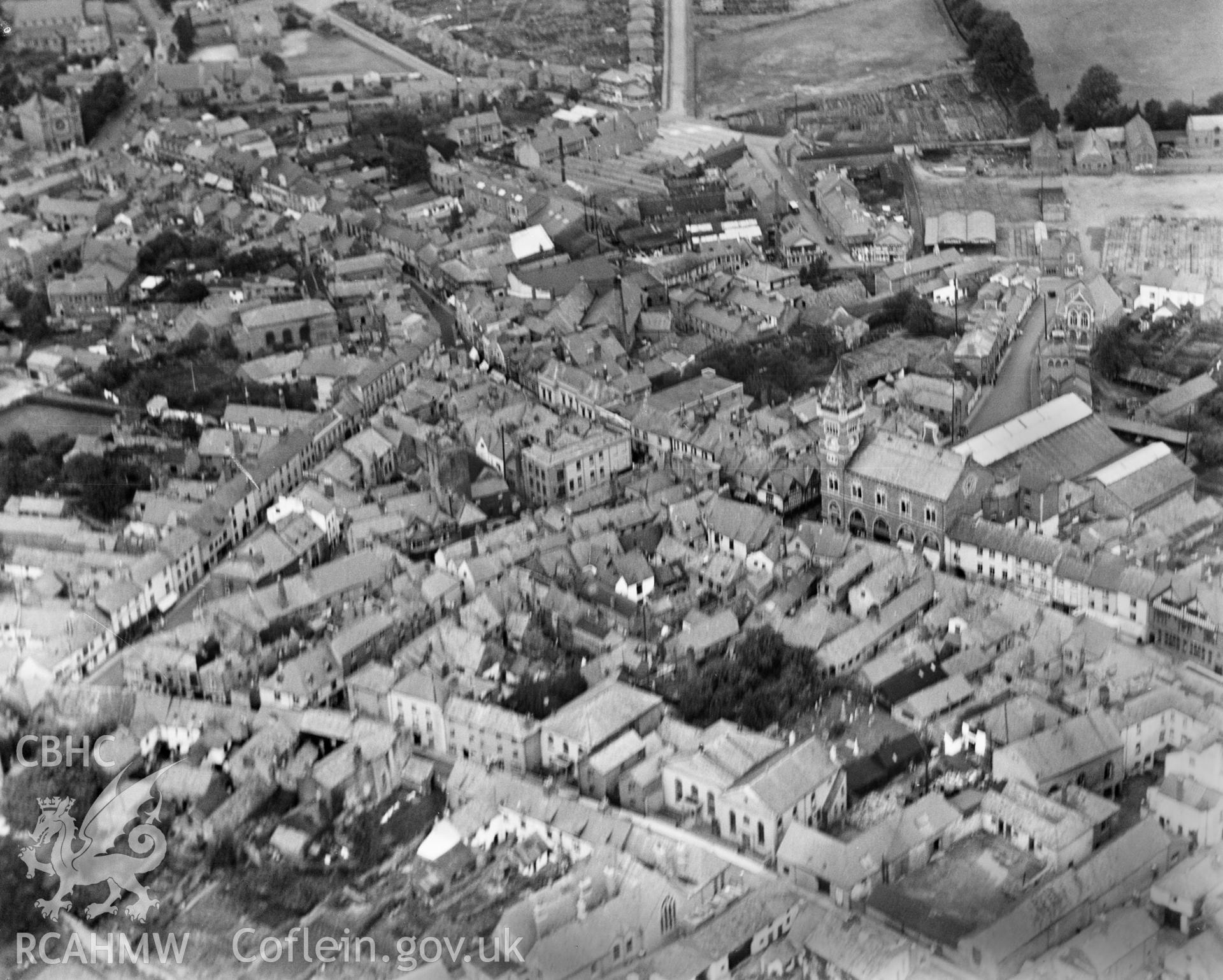 General view of Abergavenny, oblique aerial view. 5?x4? black and white glass plate negative.