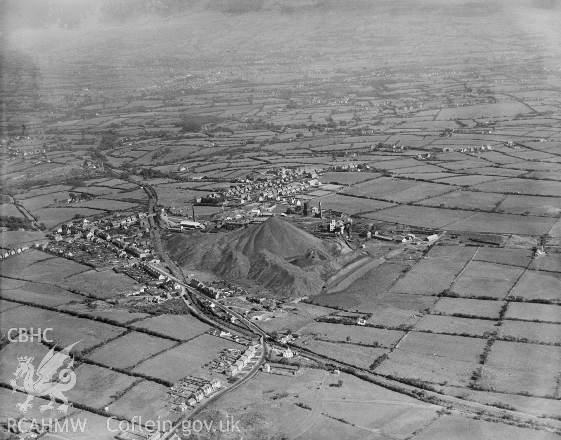 Emlyn Anthracite Colliery Co Pen-y-groes Llanelli, oblique aerial view.