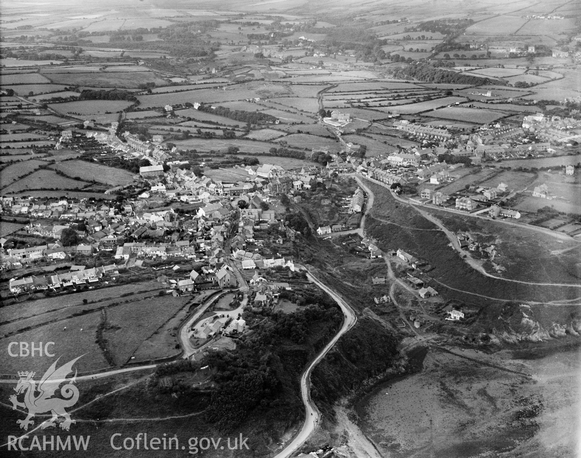 General view of Fishguard, oblique aerial view. 5?x4? black and white glass plate negative.