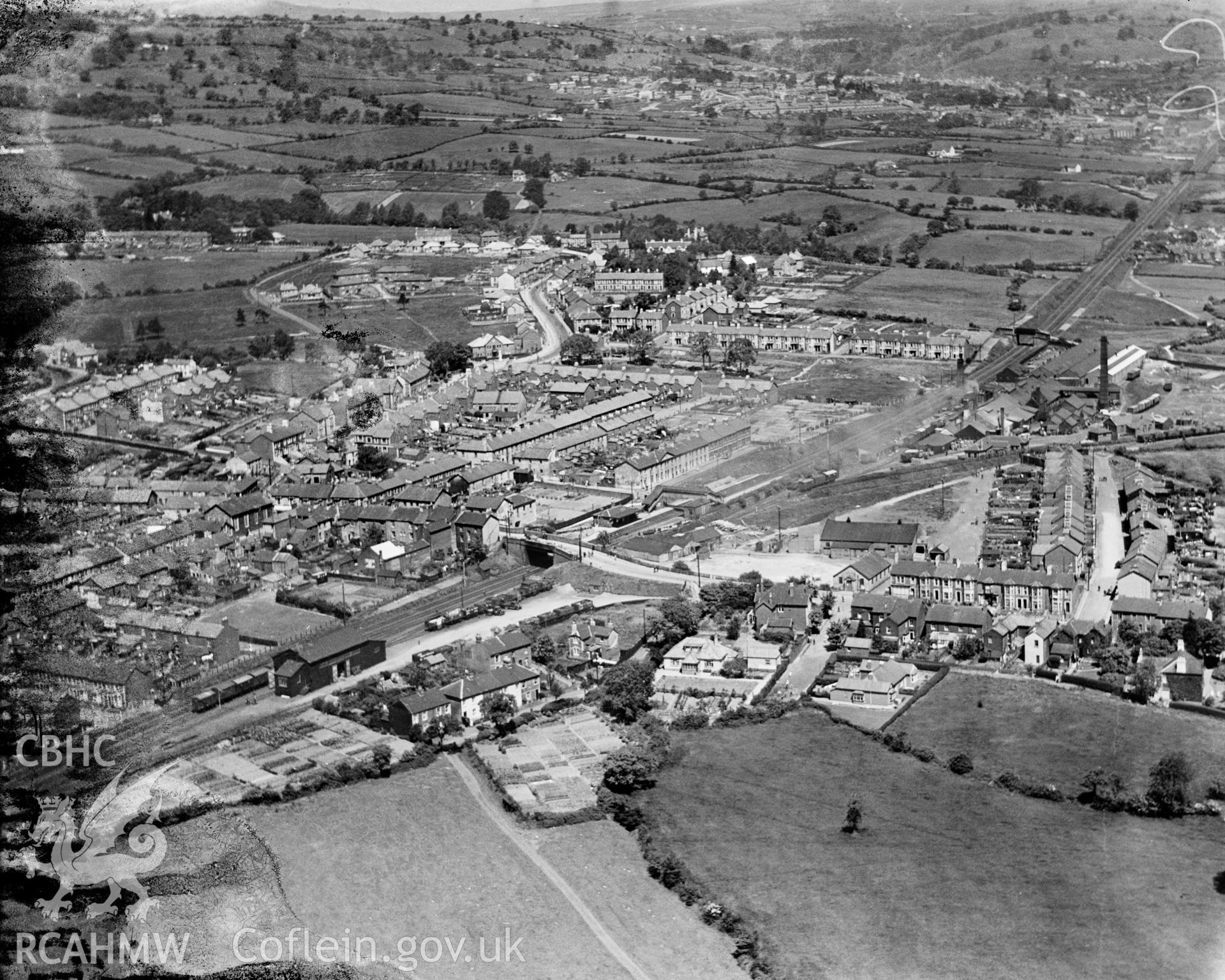 General view of Pontnewydd, oblique aerial view. 5?x4? black and white glass plate negative.