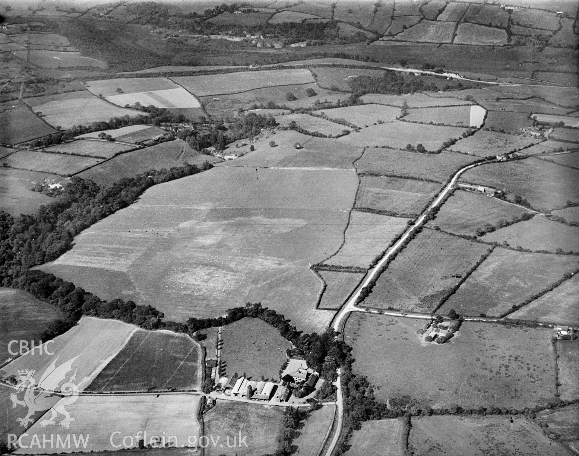 View of Rhos Uchaf aerodrome showing Rhos Uchaf Hall in foreground. Oblique aerial photograph, 5?x4? BW glass plate.