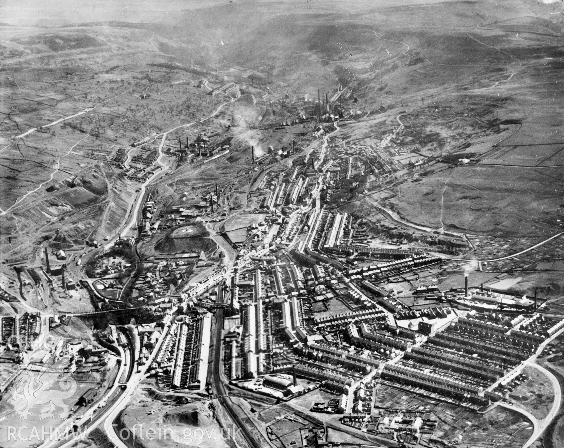 General view of Ebbw Vale showing steelworks, commissioned by R. Thomas & Co.. Oblique aerial photograph, 5?x4? BW glass plate.