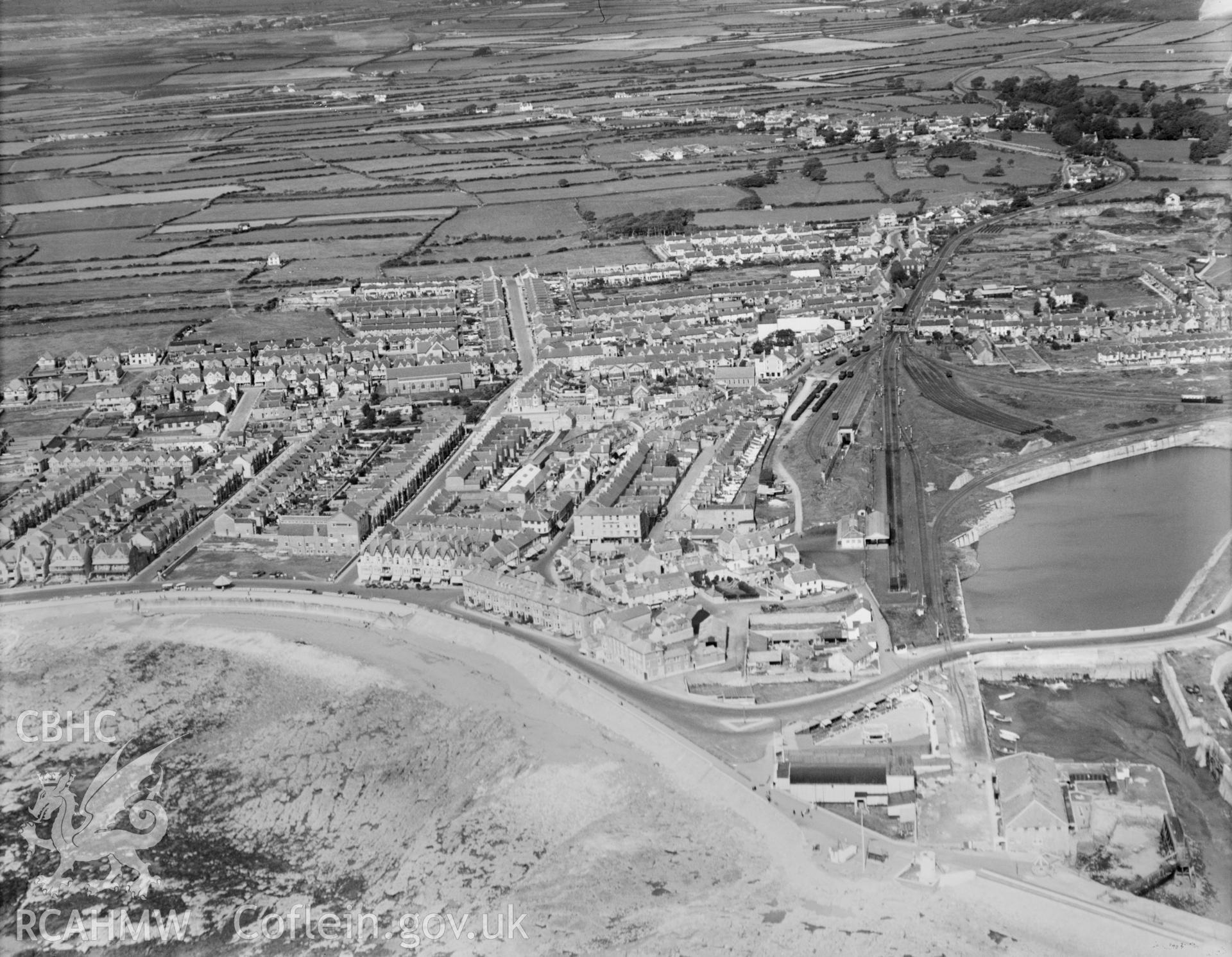 General view of Porthcawl, oblique aerial view. 5?x4? black and white glass plate negative.