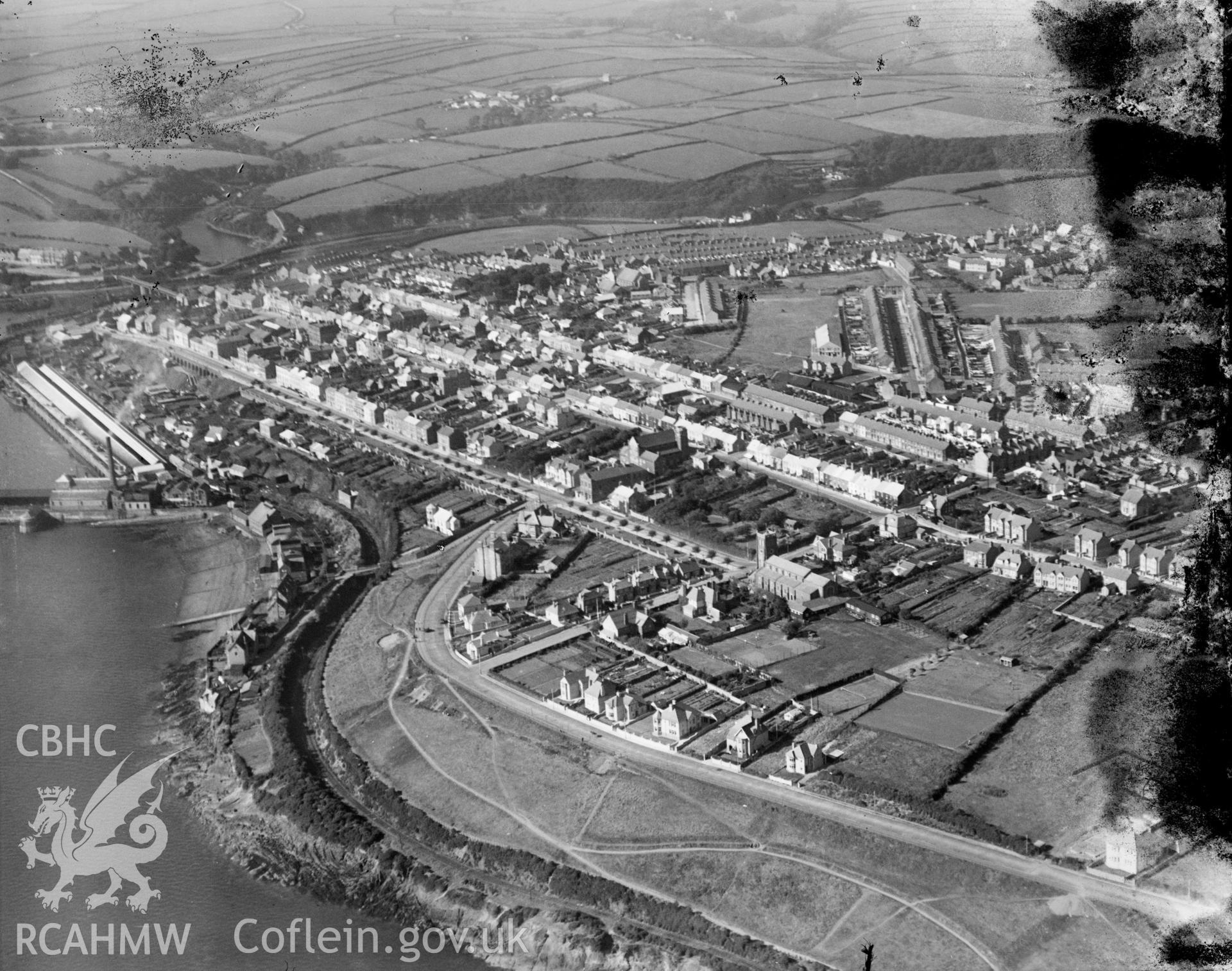 General view of Milford Haven, oblique aerial view. 5?x4? black and white glass plate negative.