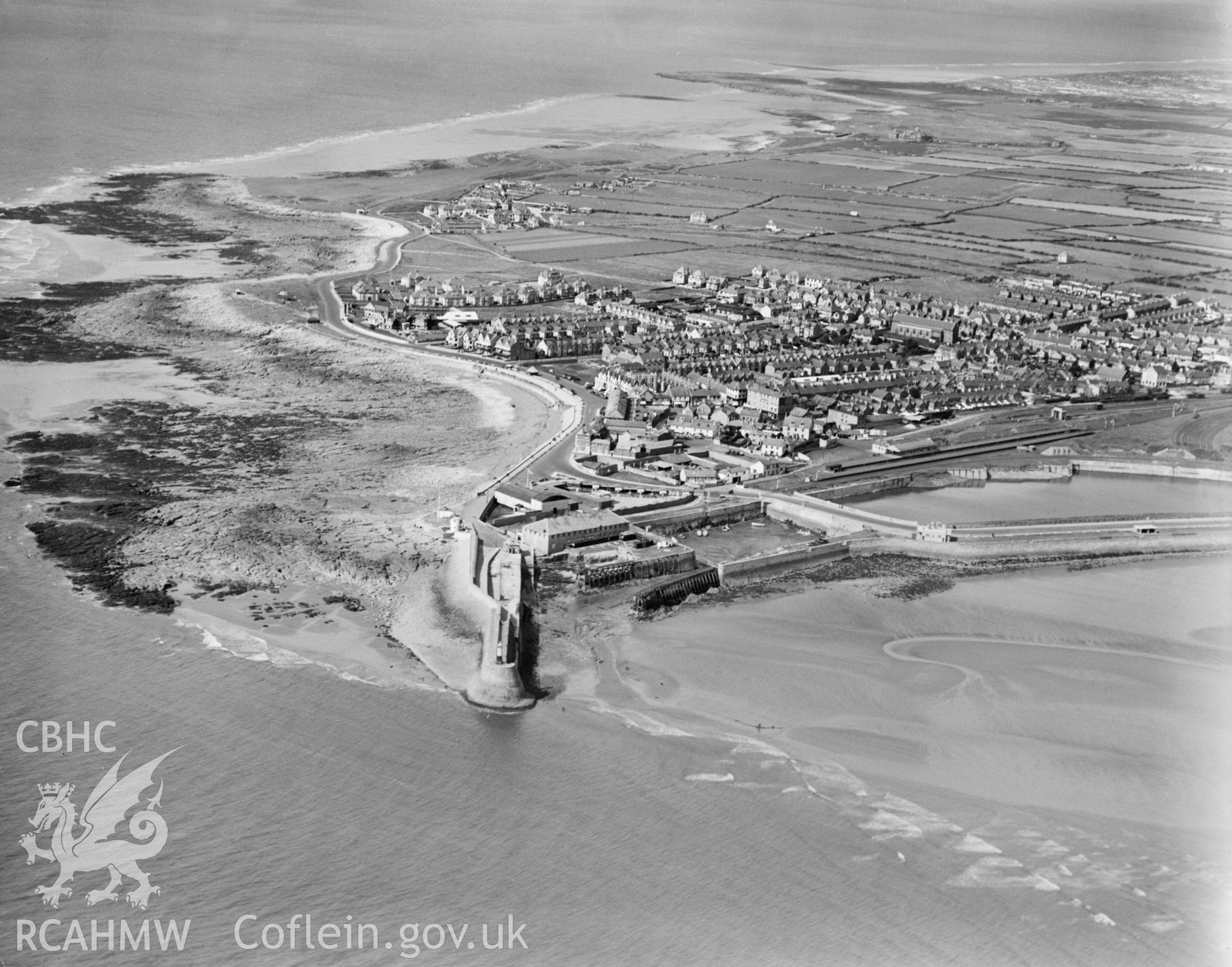 General view of Porthcawl, oblique aerial view. 5?x4? black and white glass plate negative.