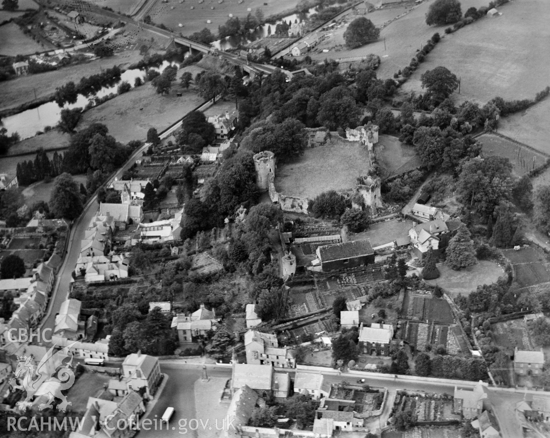 General view of Usk, oblique aerial view. 5?x4? black and white glass plate negative.
