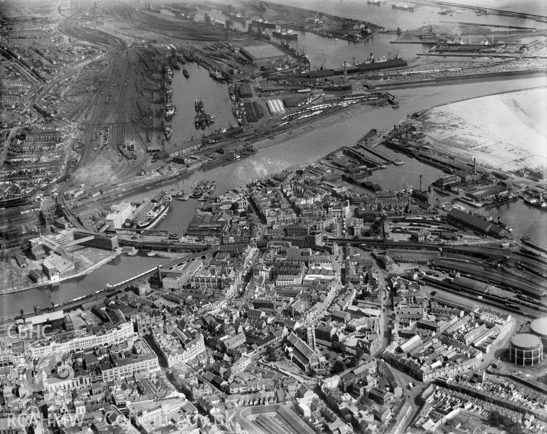 General view of Swansea, oblique aerial view. 5?x4? black and white glass plate negative.